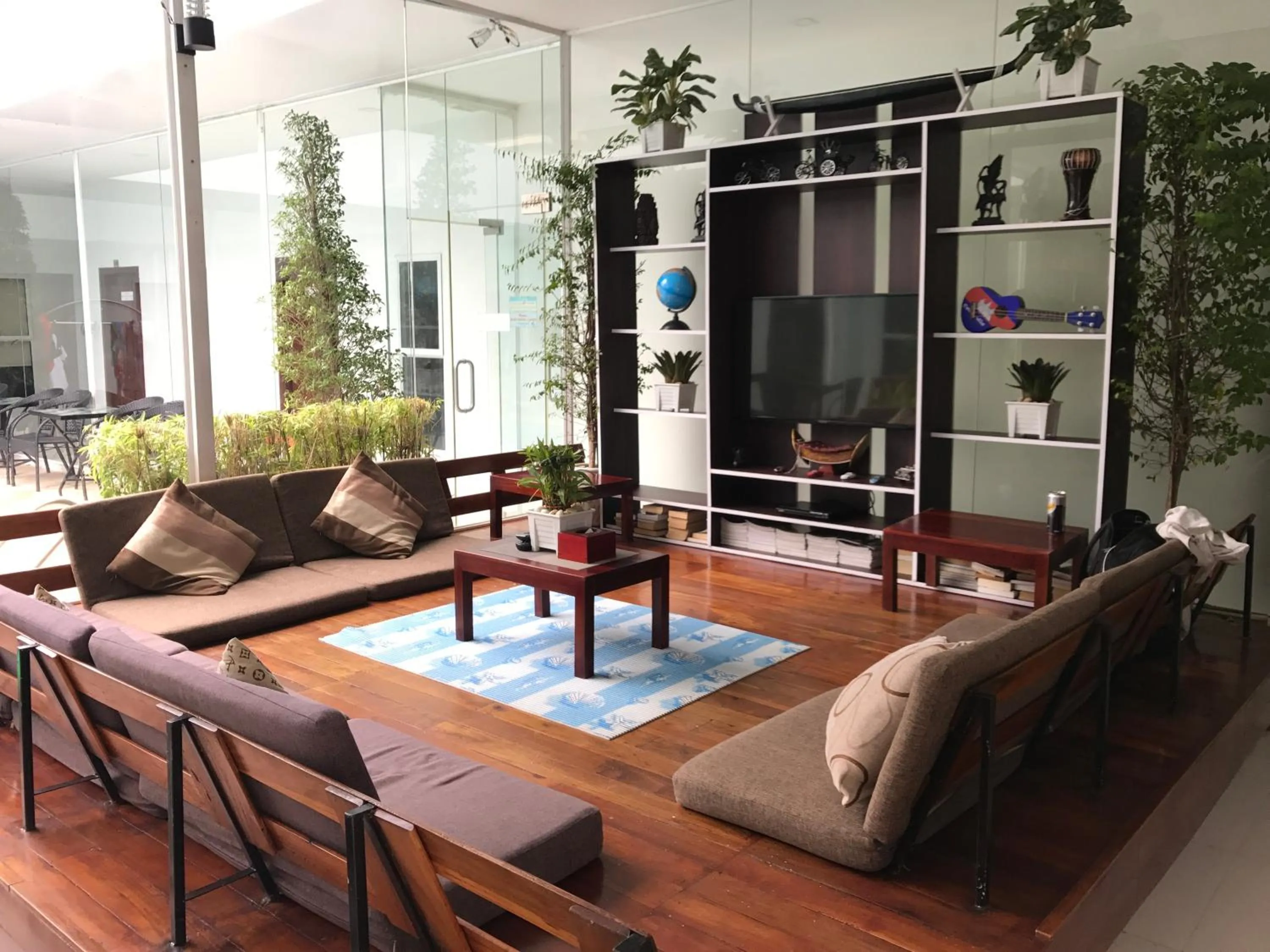 Communal lounge/ TV room in Onederz SHV Golden Lion