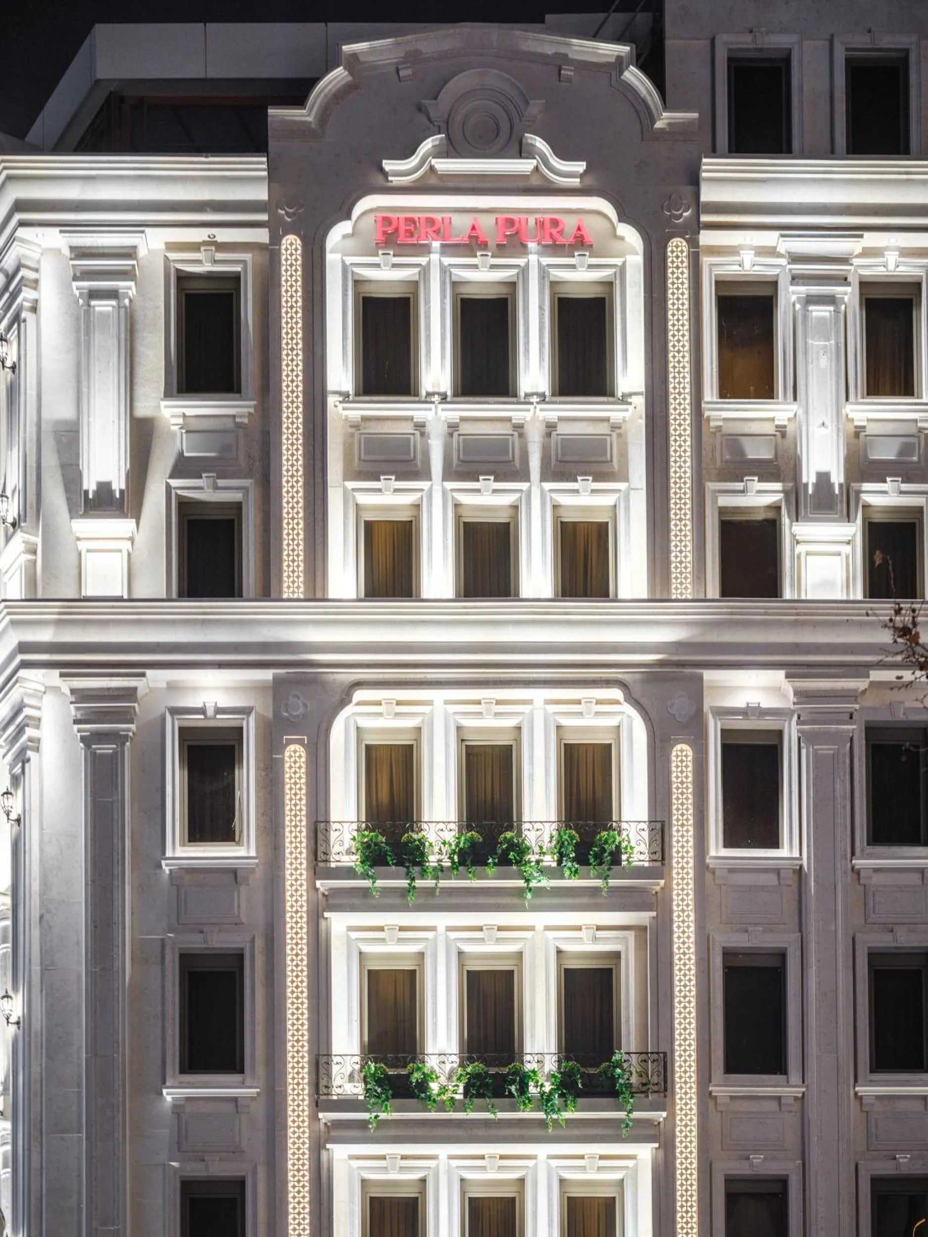 Property building in Perla Pura