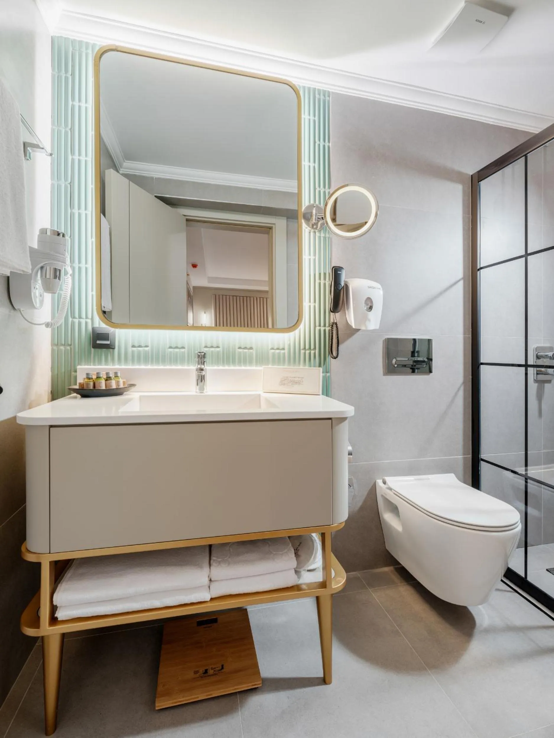 Shower in Perla Pura