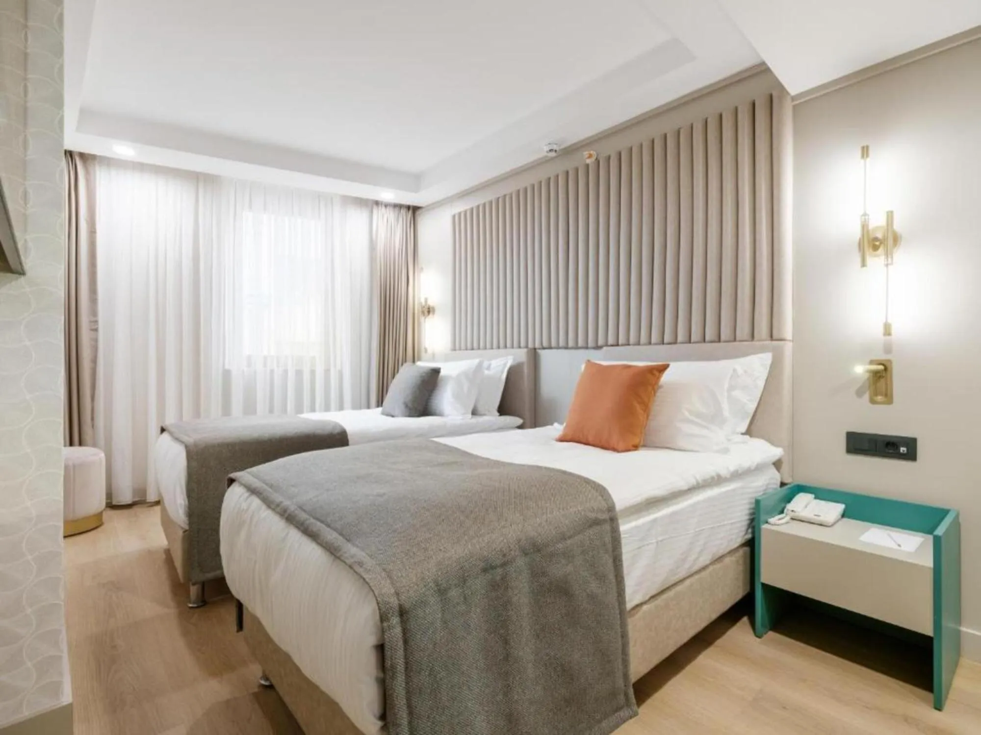 Bedroom, Bed in Perla Pura