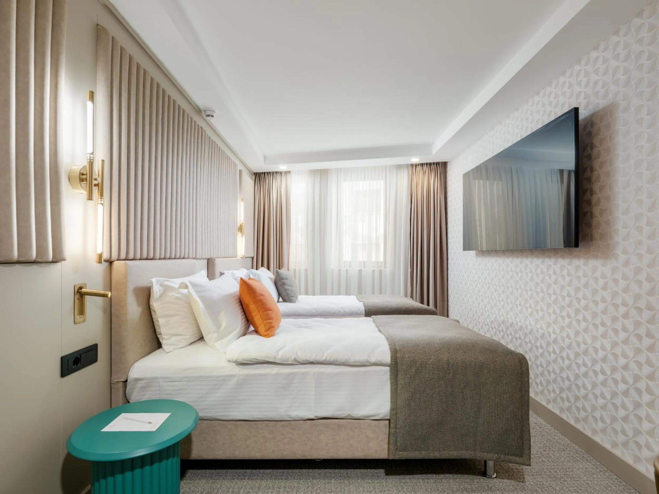 Bedroom, Bed in Perla Pura