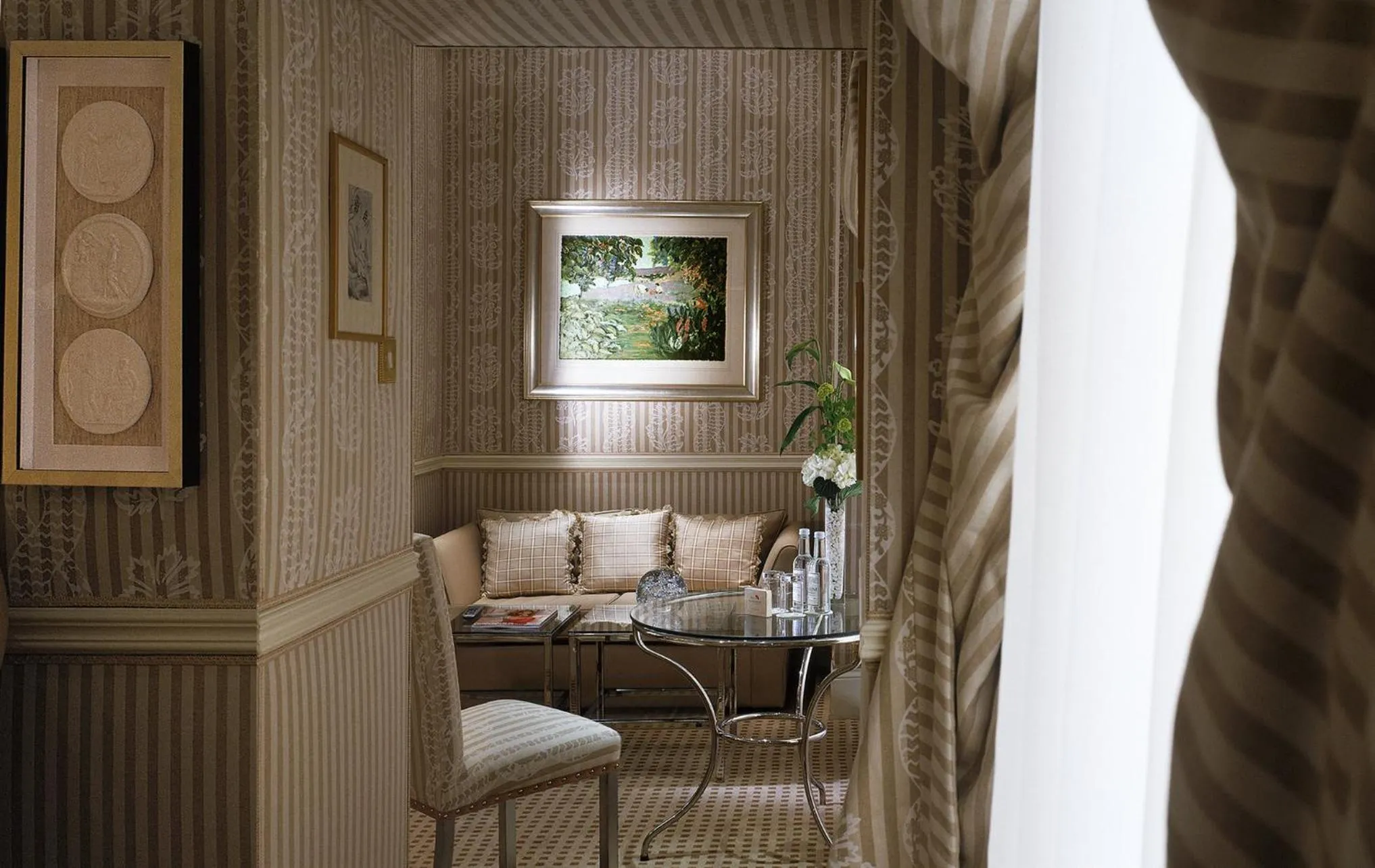 Photo of the whole room in The Montague On The Gardens