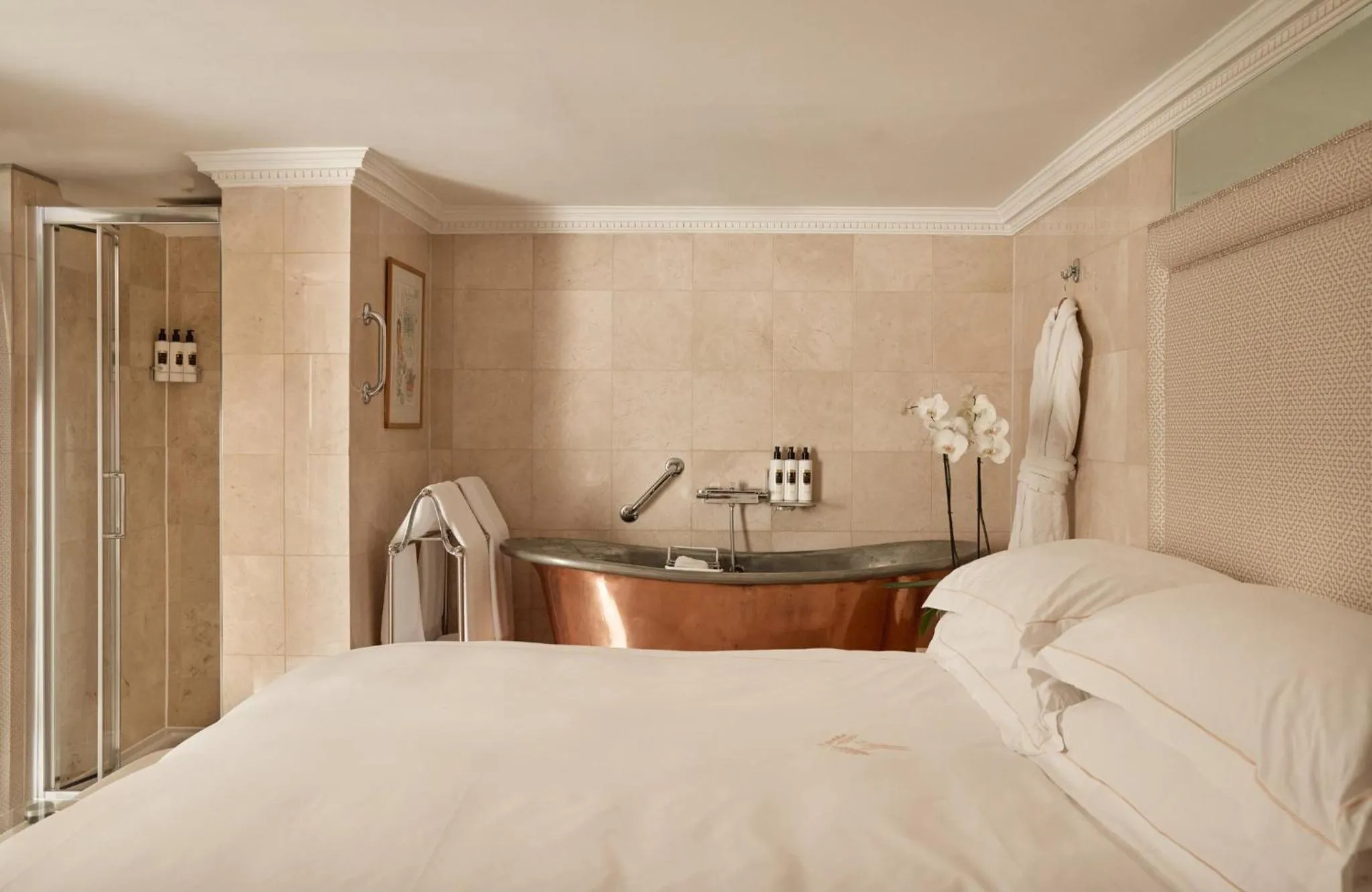 Photo of the whole room, Bed in The Montague On The Gardens