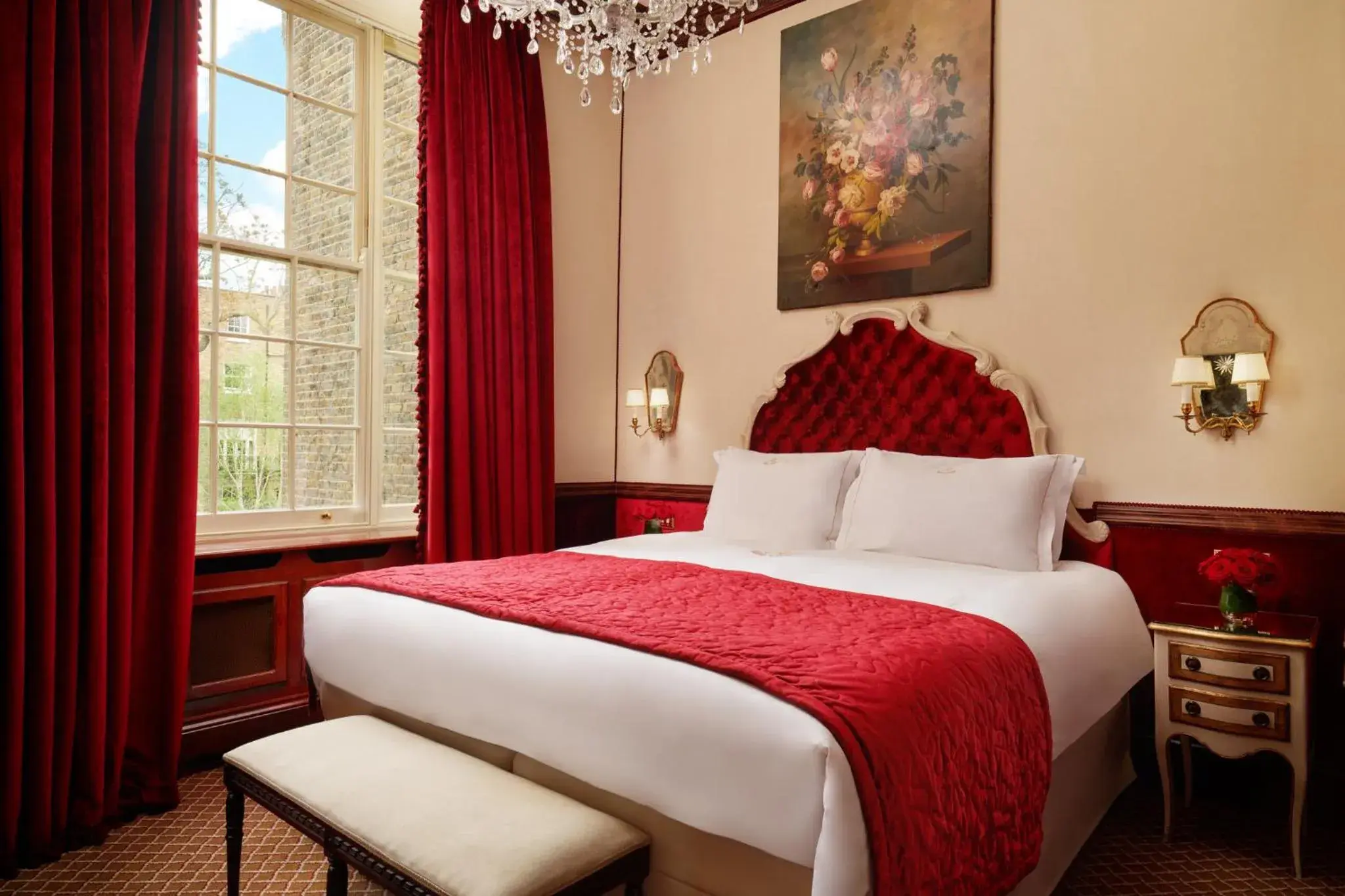 Photo of the whole room, Bed in The Montague On The Gardens Photo of the whole room, Bed in The Montague On The Gardens