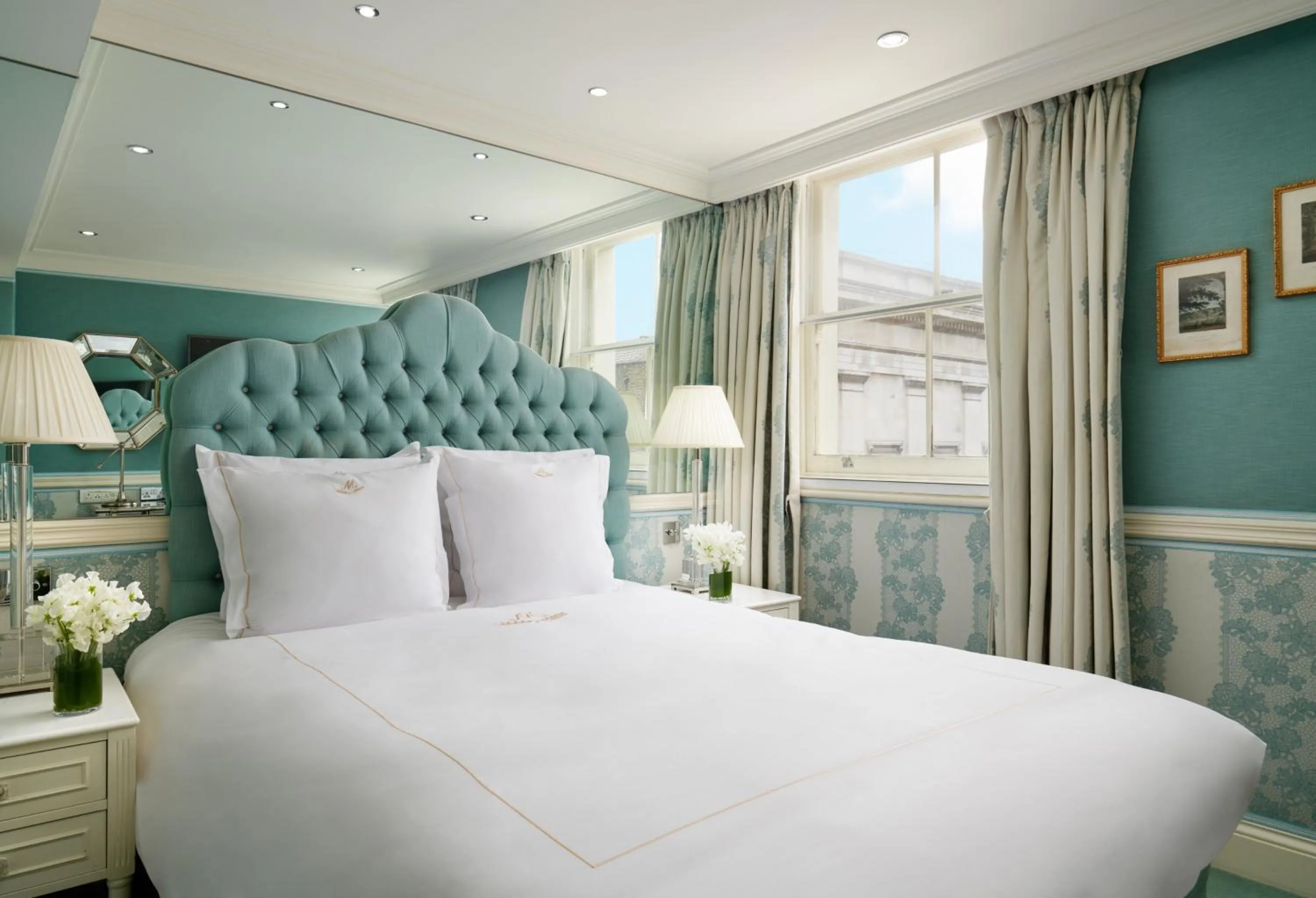 Bedroom, Bed in The Montague On The Gardens