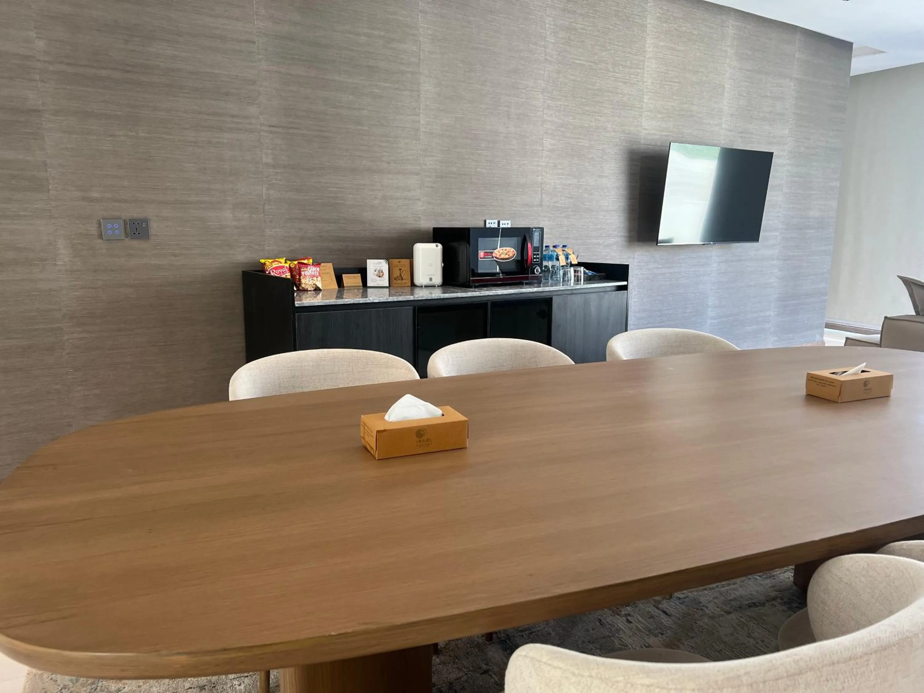 Dining area in Himmel Skardu By Luxus