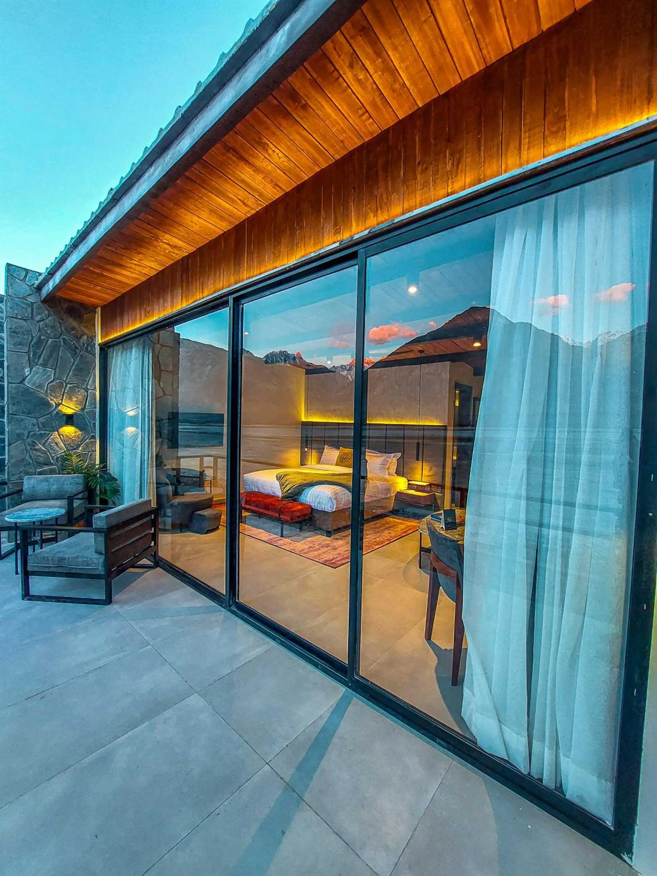 Balcony/Terrace in Himmel Skardu By Luxus