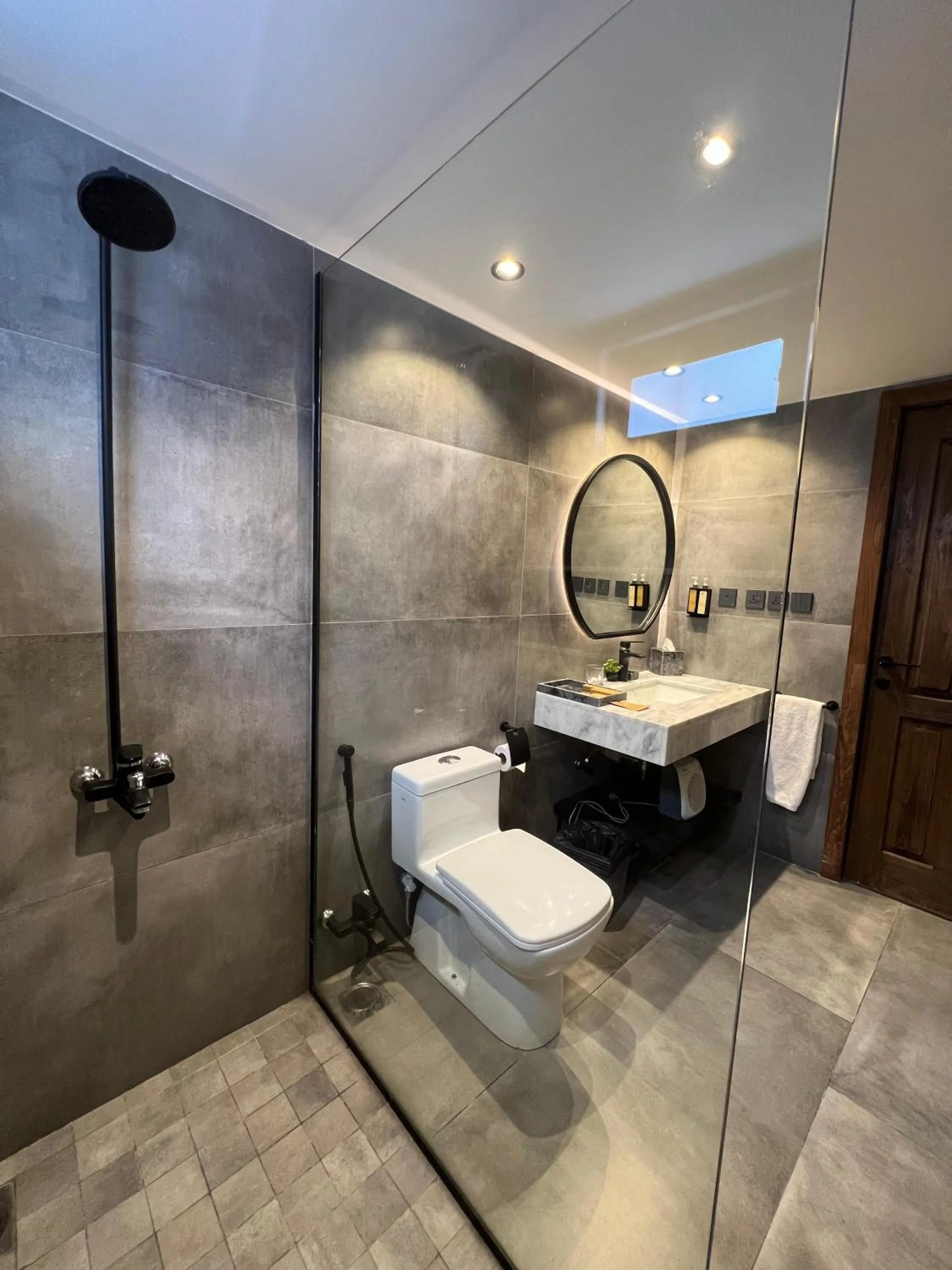 Bathroom in Himmel Skardu By Luxus