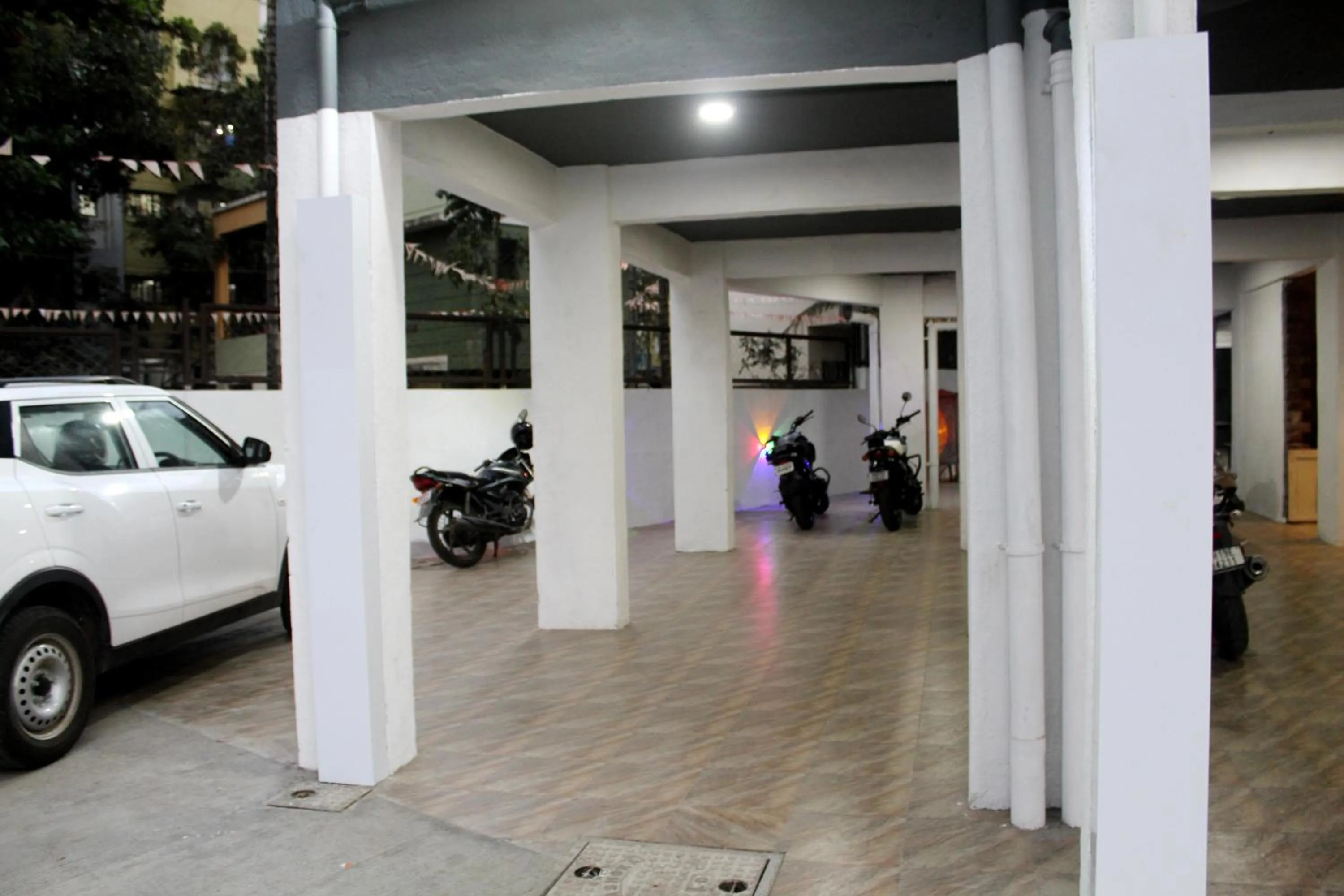 Parking in Hotel India Gate Narhe, Pune