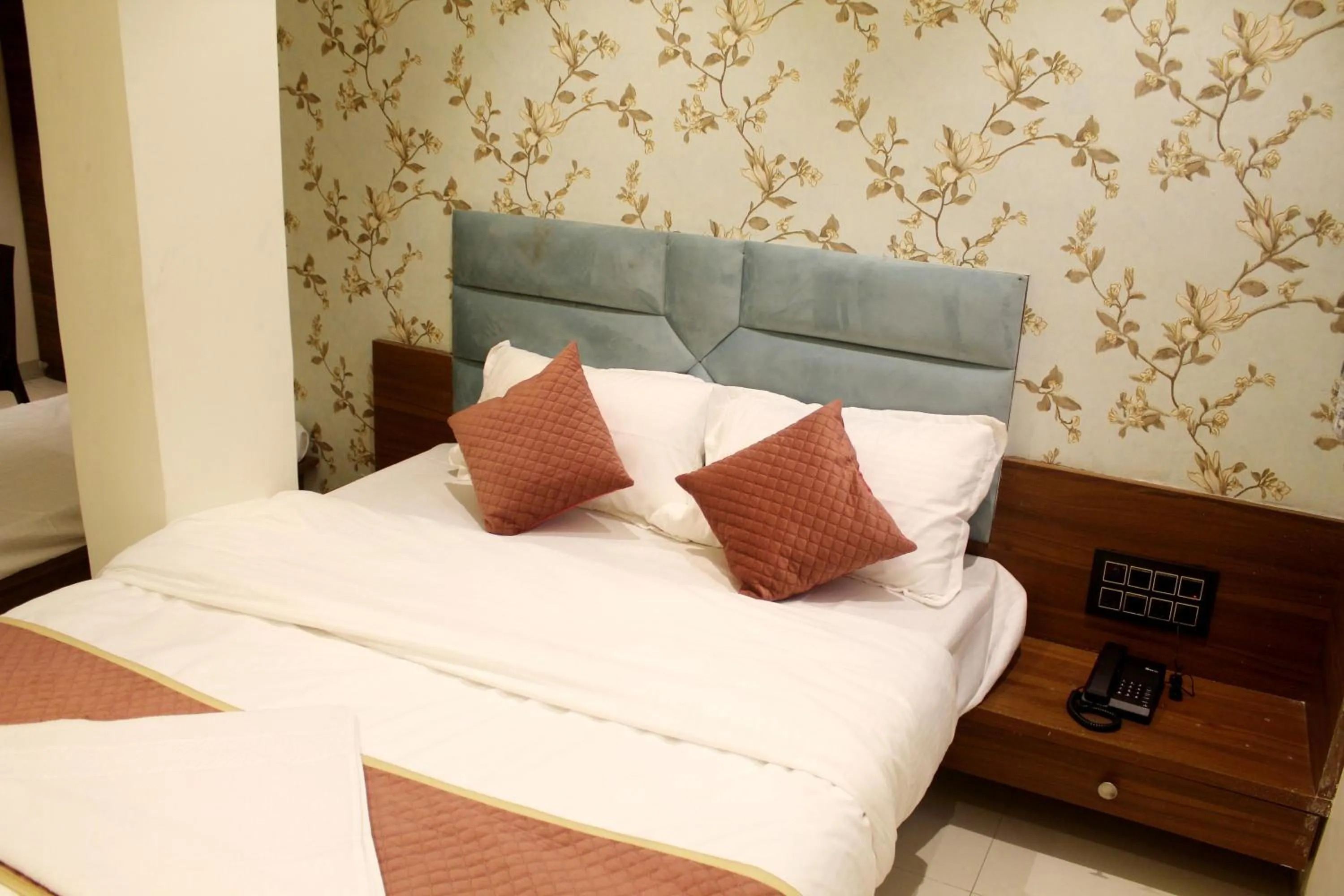 Bed in Hotel India Gate Narhe, Pune