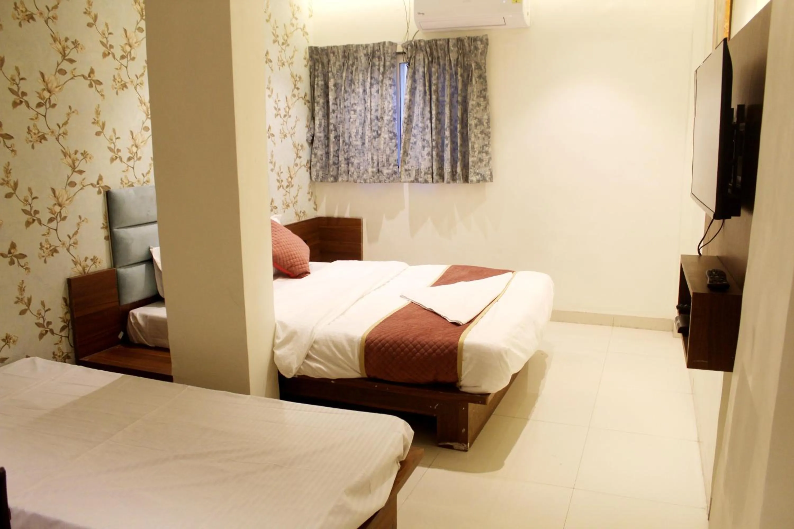 Bed in Hotel India Gate Narhe, Pune