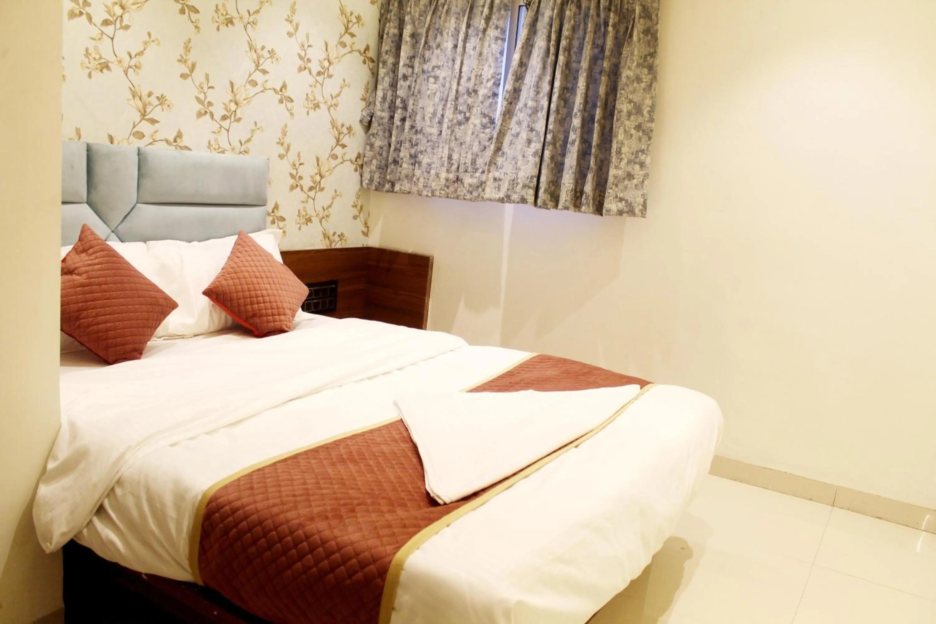 Bed in Hotel India Gate Narhe, Pune