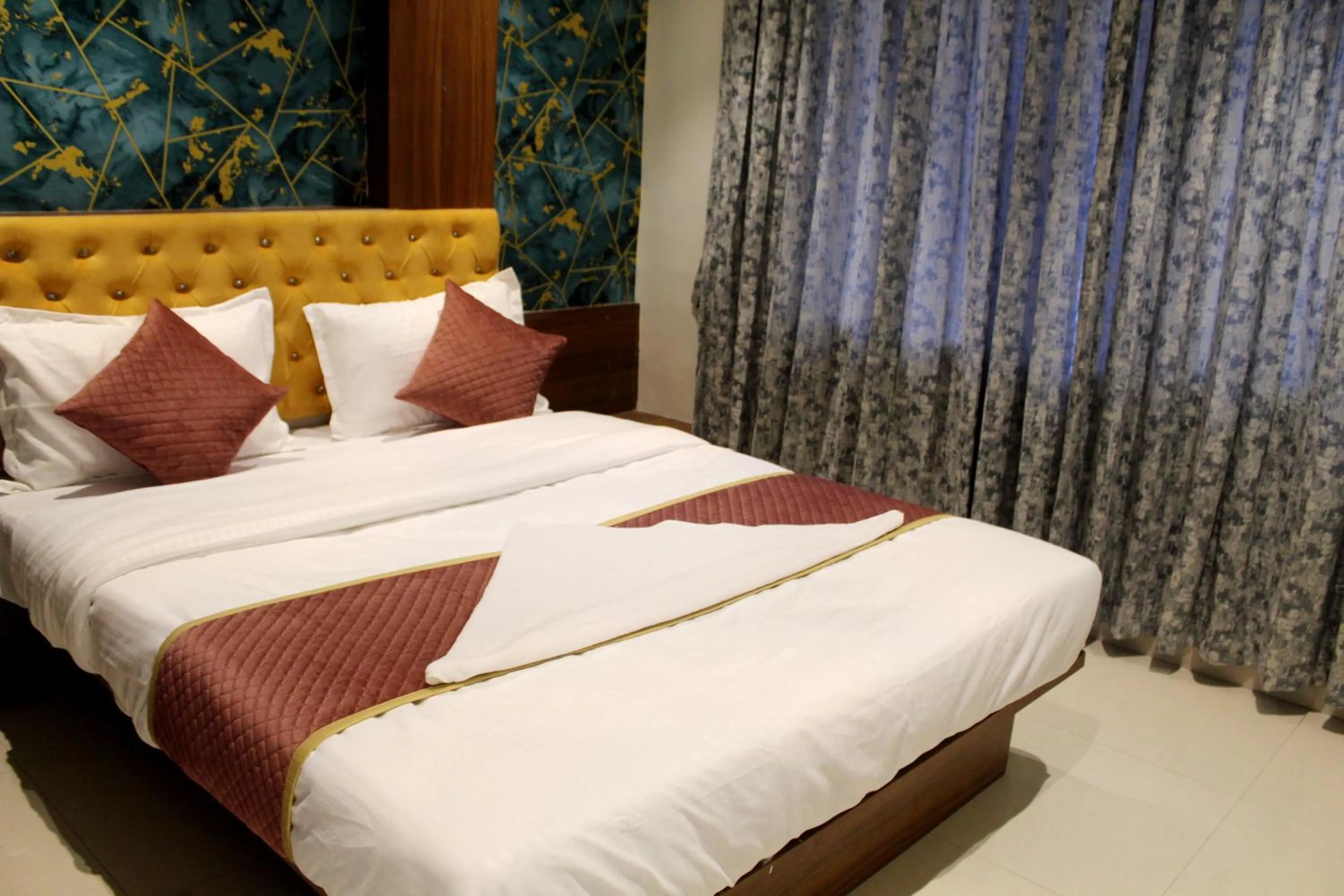 Bed in Hotel India Gate Narhe, Pune