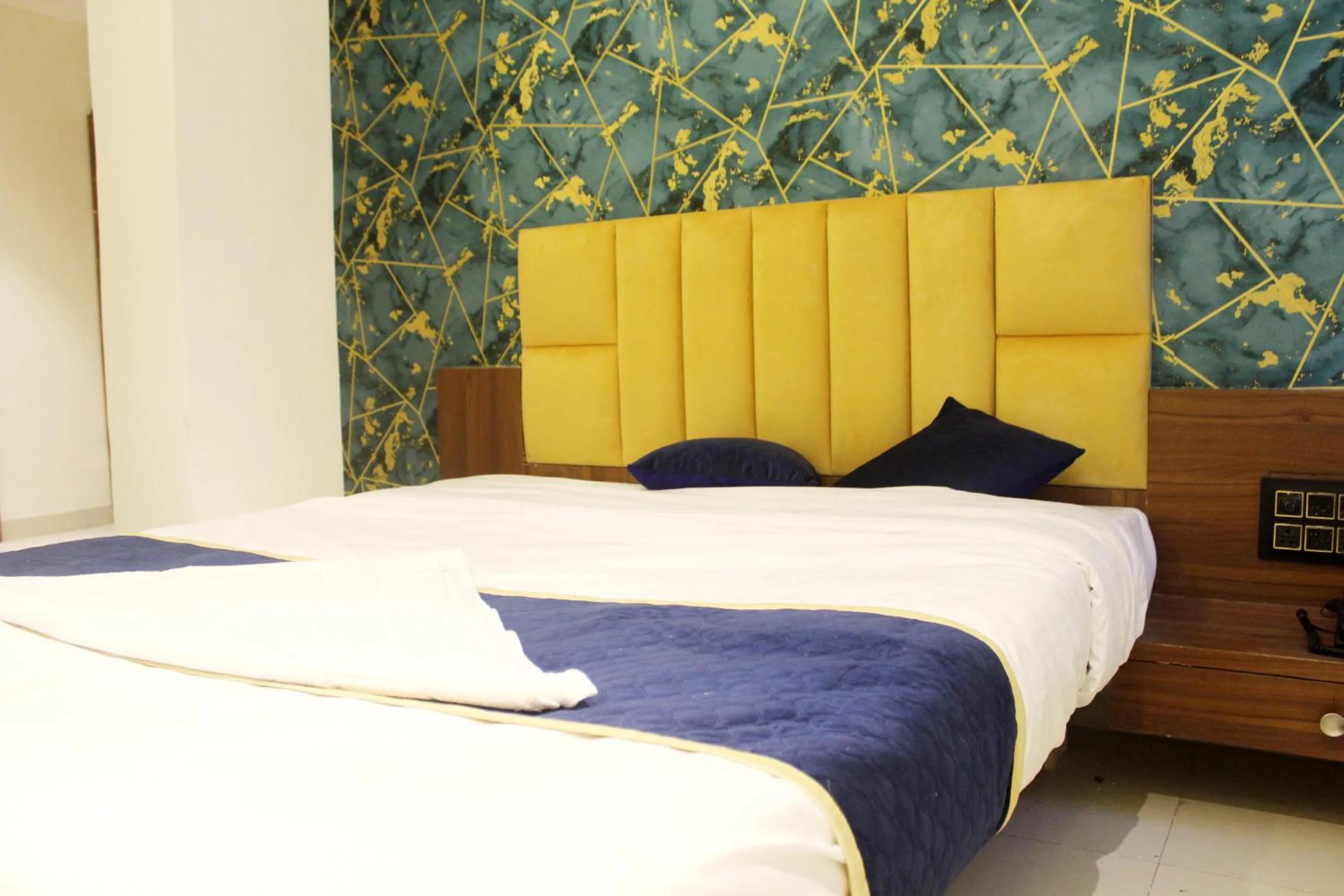 Bed in Hotel India Gate Narhe, Pune