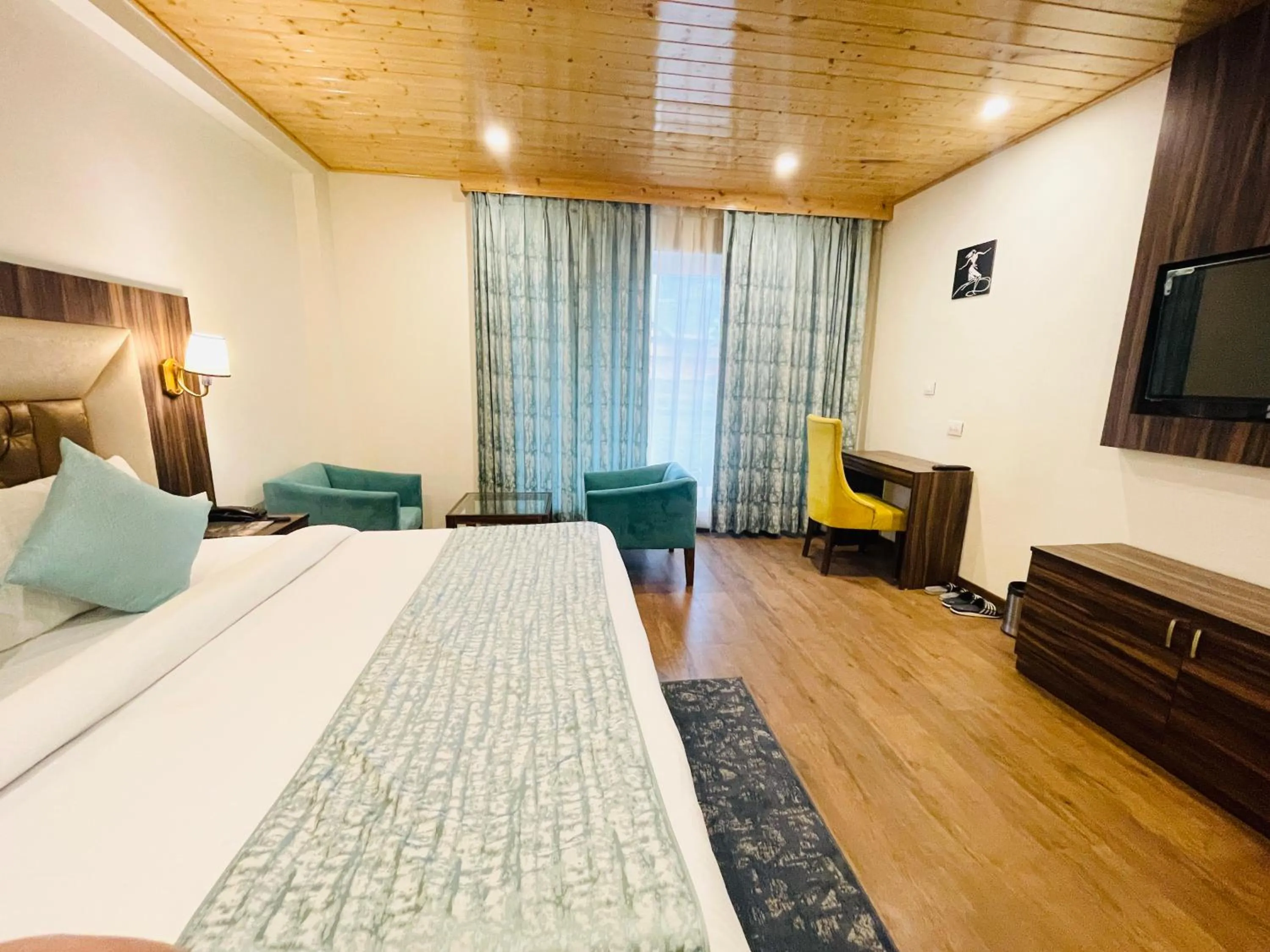 Bed in Simsa Heights Manali