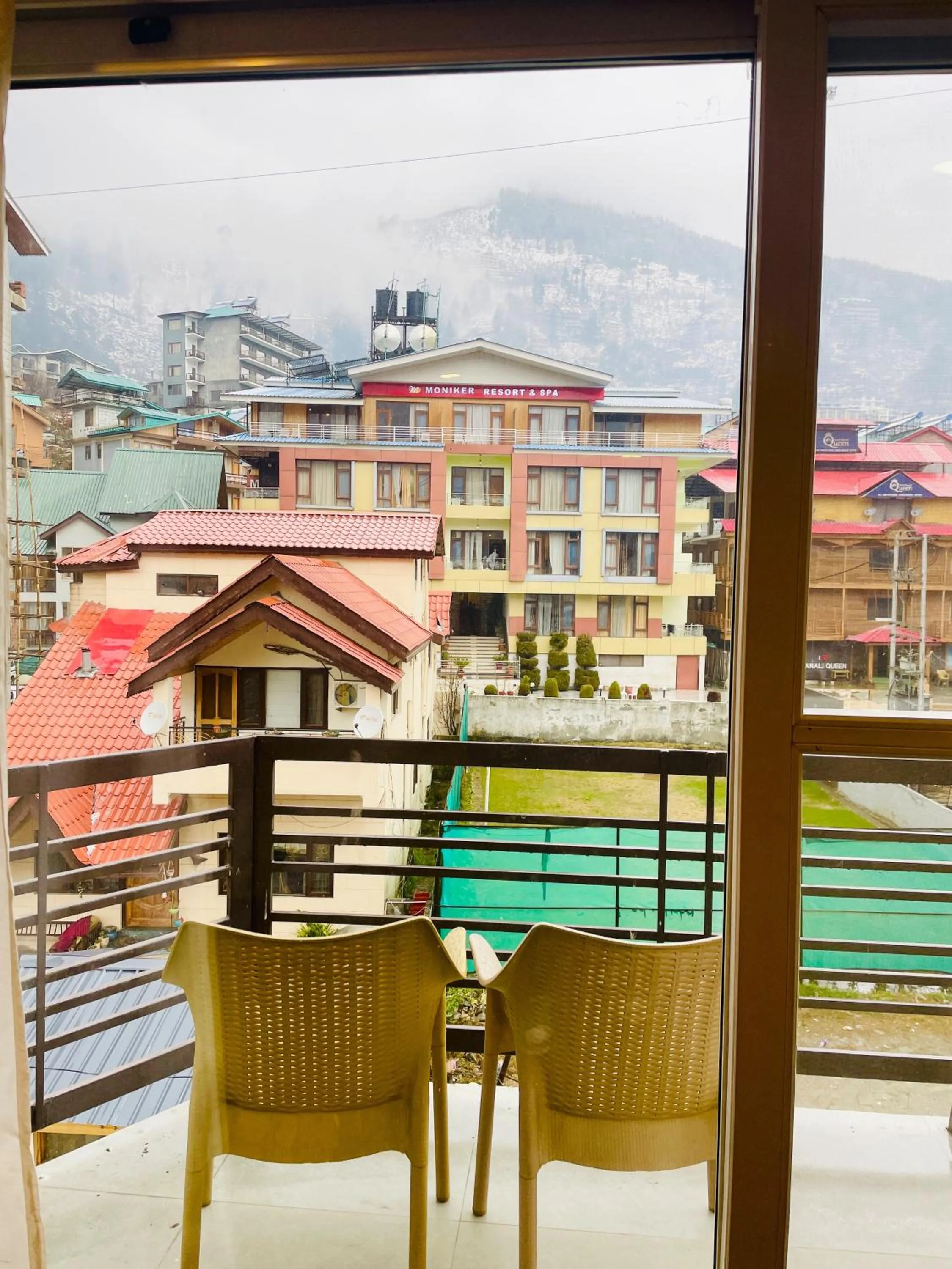 Mountain view in Simsa Heights Manali