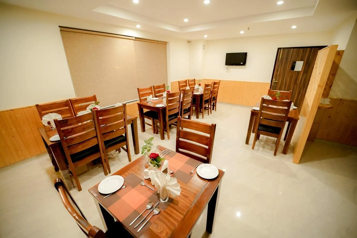 Restaurant/places to eat in Simsa Heights Manali