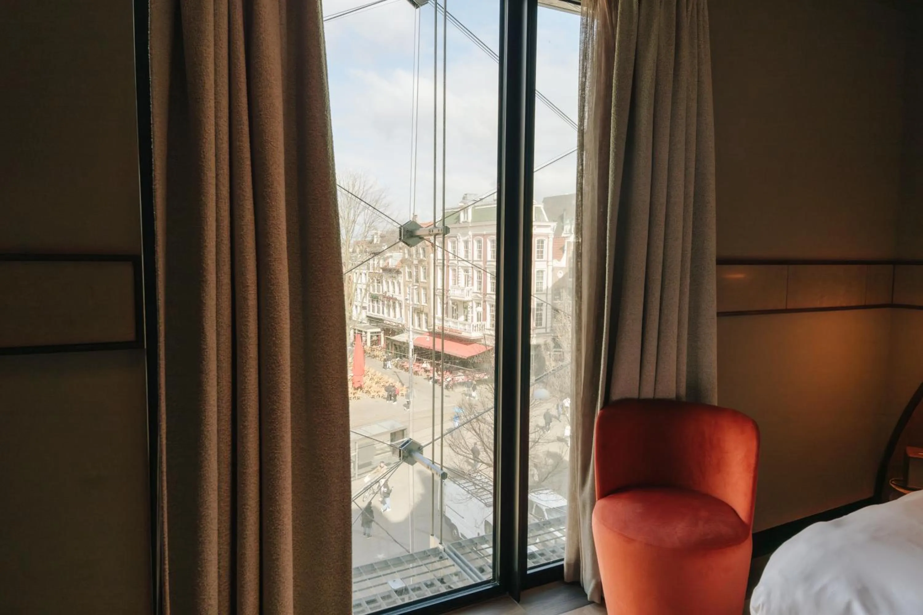 View (from property/room), Bed in The Diamond Amsterdam