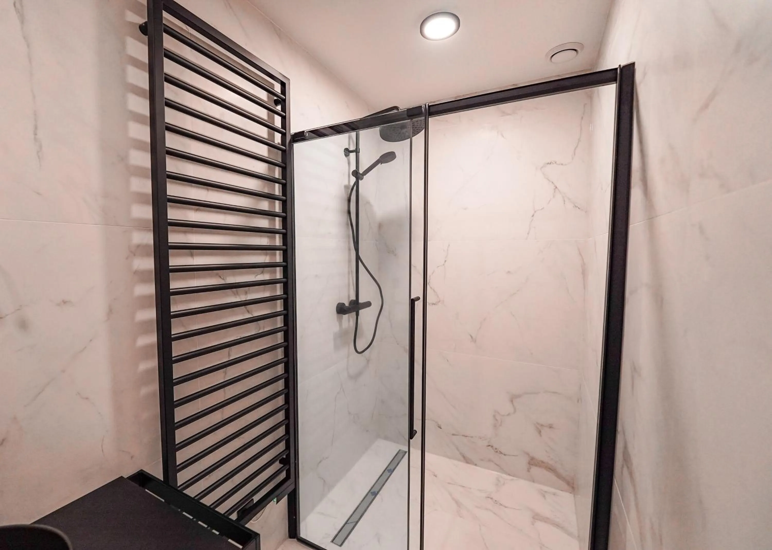 Shower in Hotel Mezza Notte