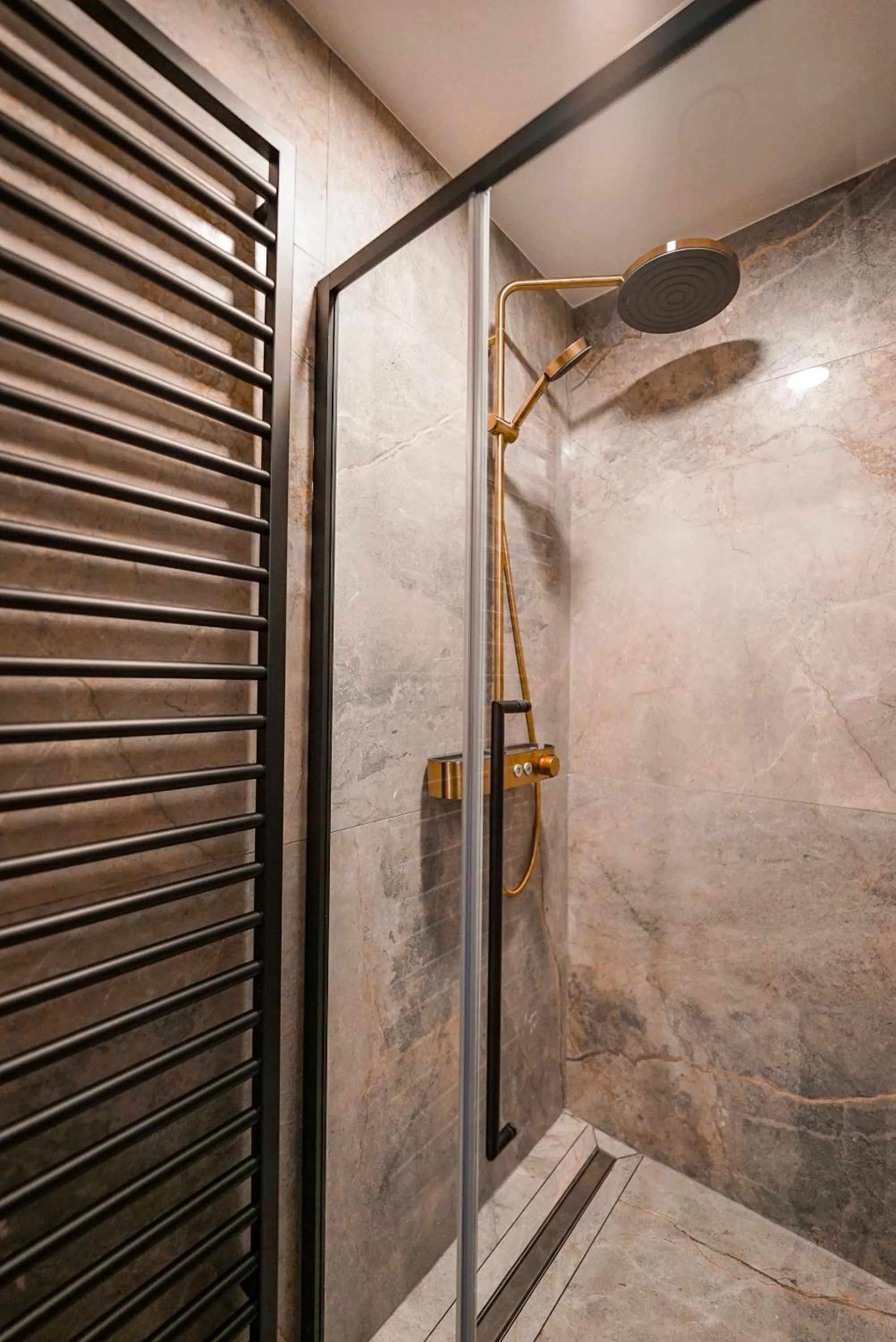 Shower in Hotel Mezza Notte