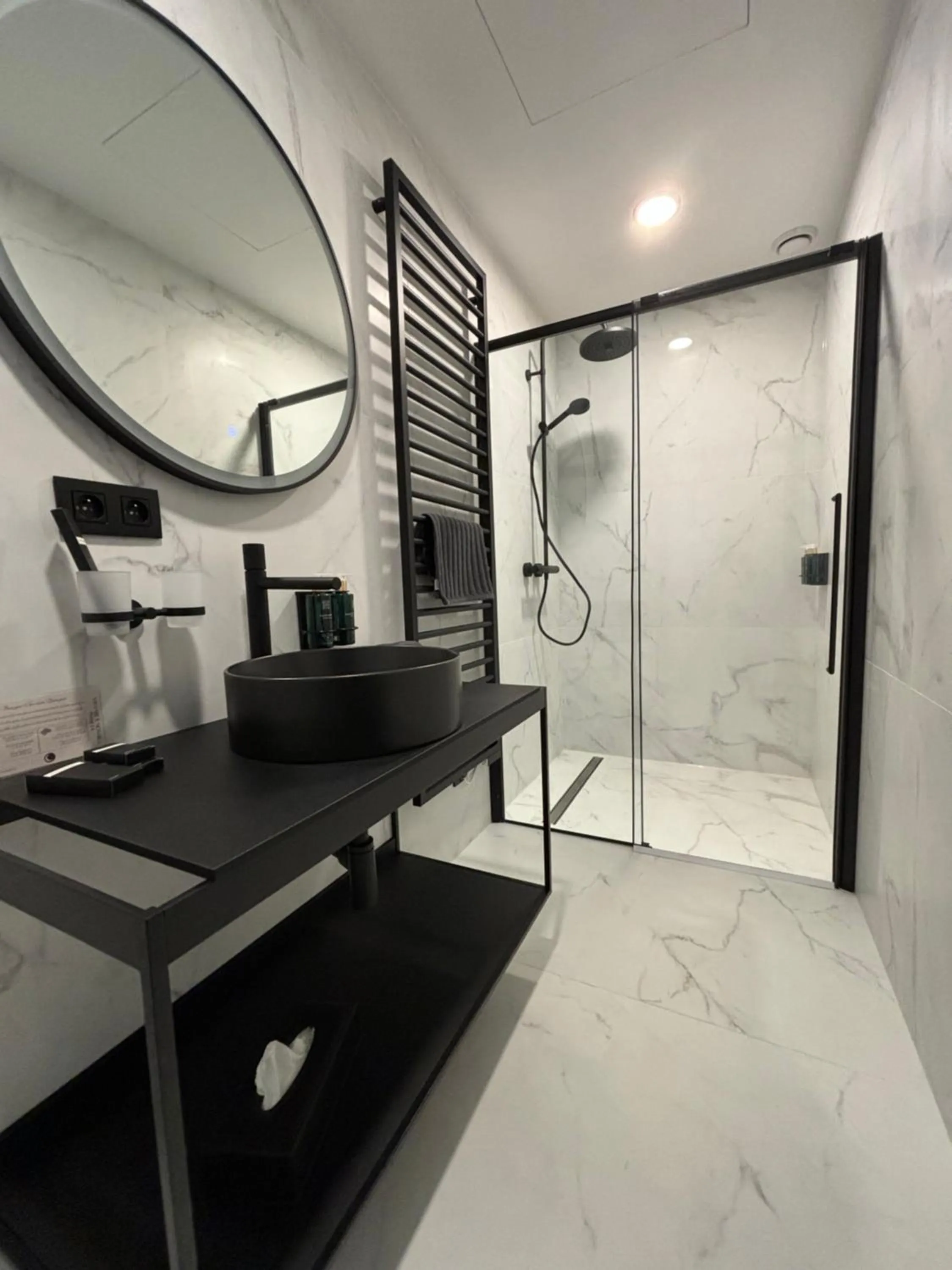 Shower in Hotel Mezza Notte