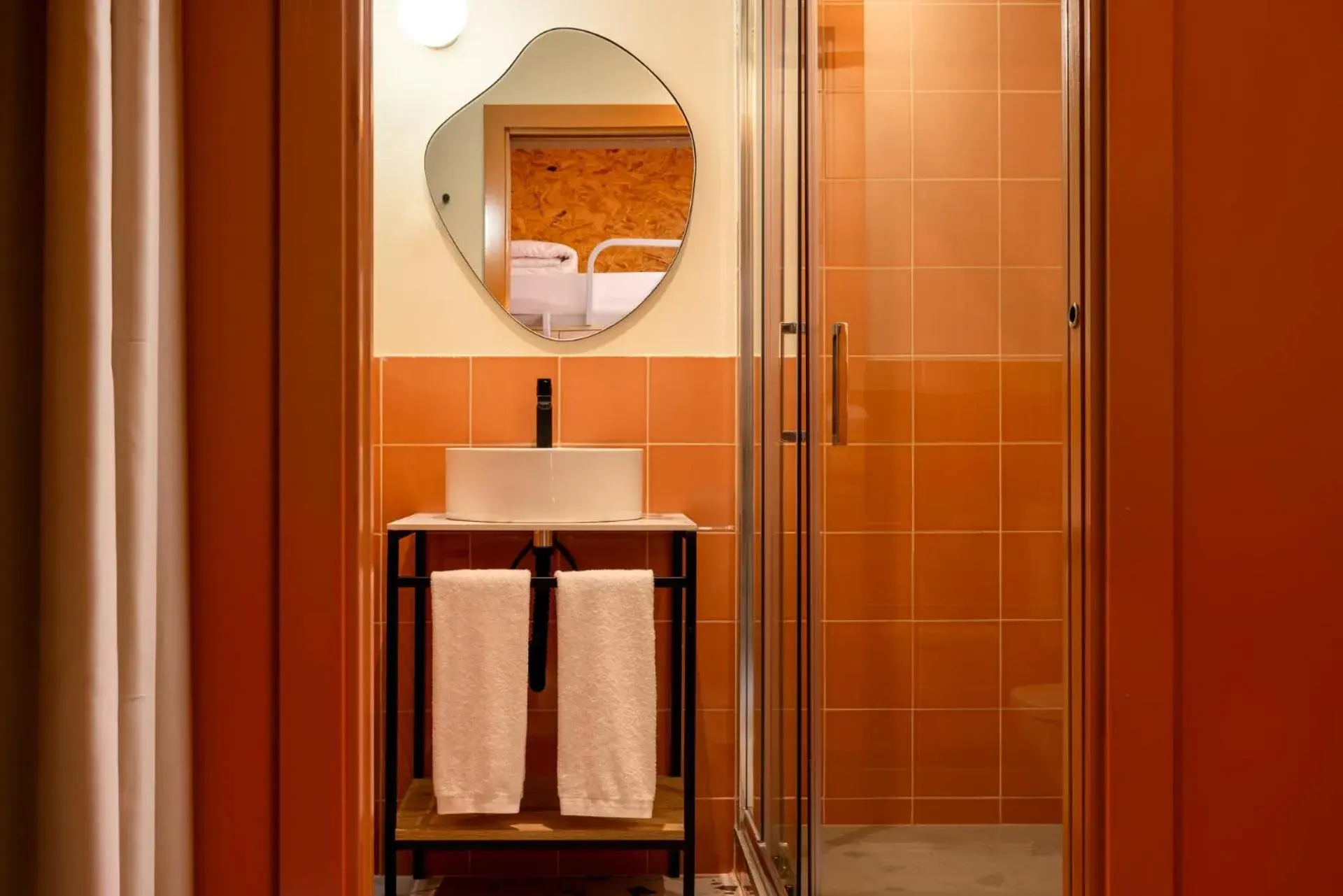 Superior Quadruple Room with Private Bathroom in The Loft House Madrid Superior Quadruple Room with Private Bathroom in The Loft House Madrid