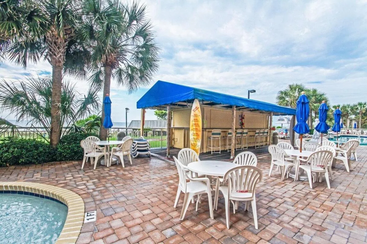Lounge or bar in Camelot By The Sea - Blue Palmetto Vacation Rentals