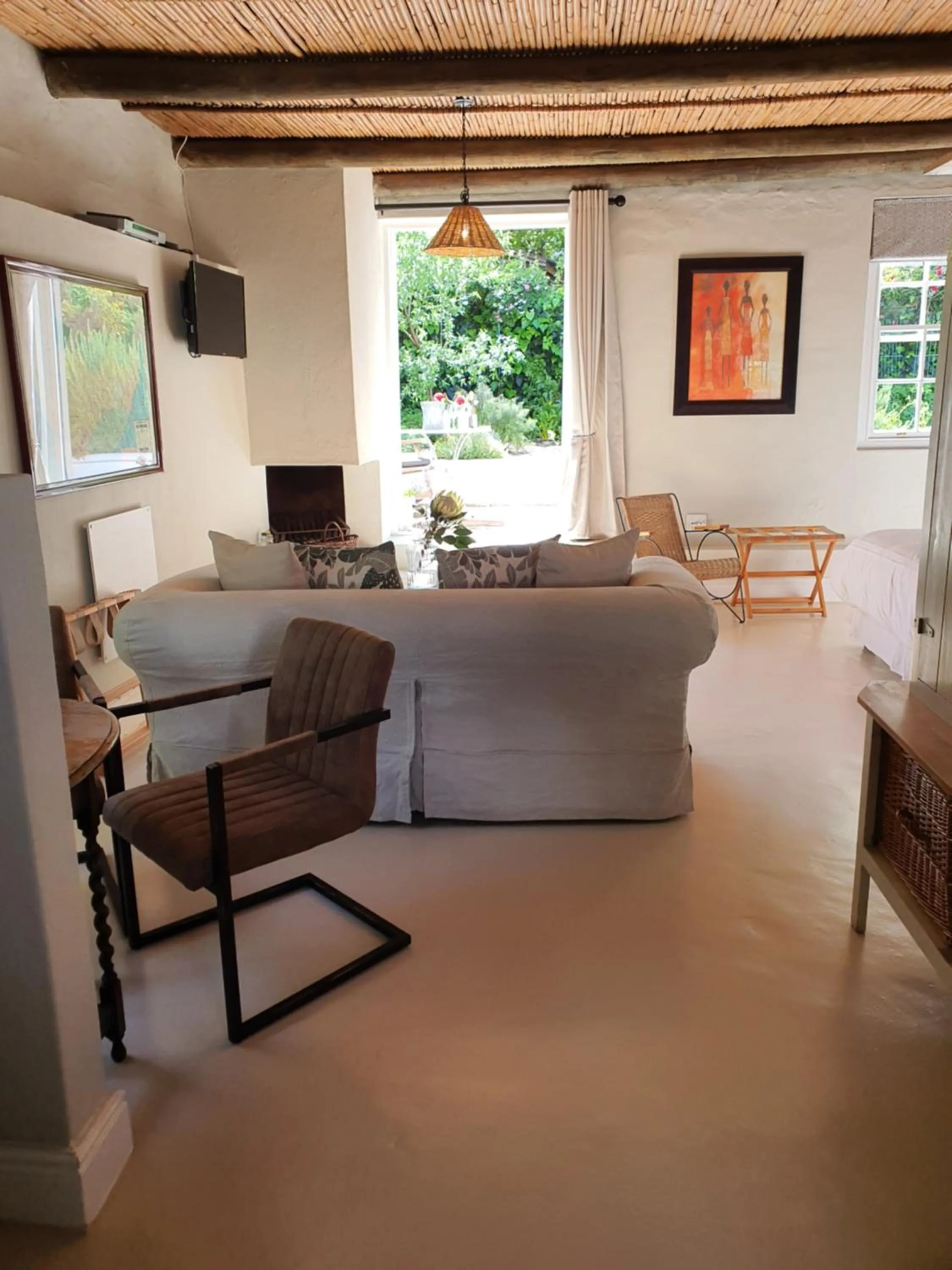 Photo of the whole room in The Cottage on 55