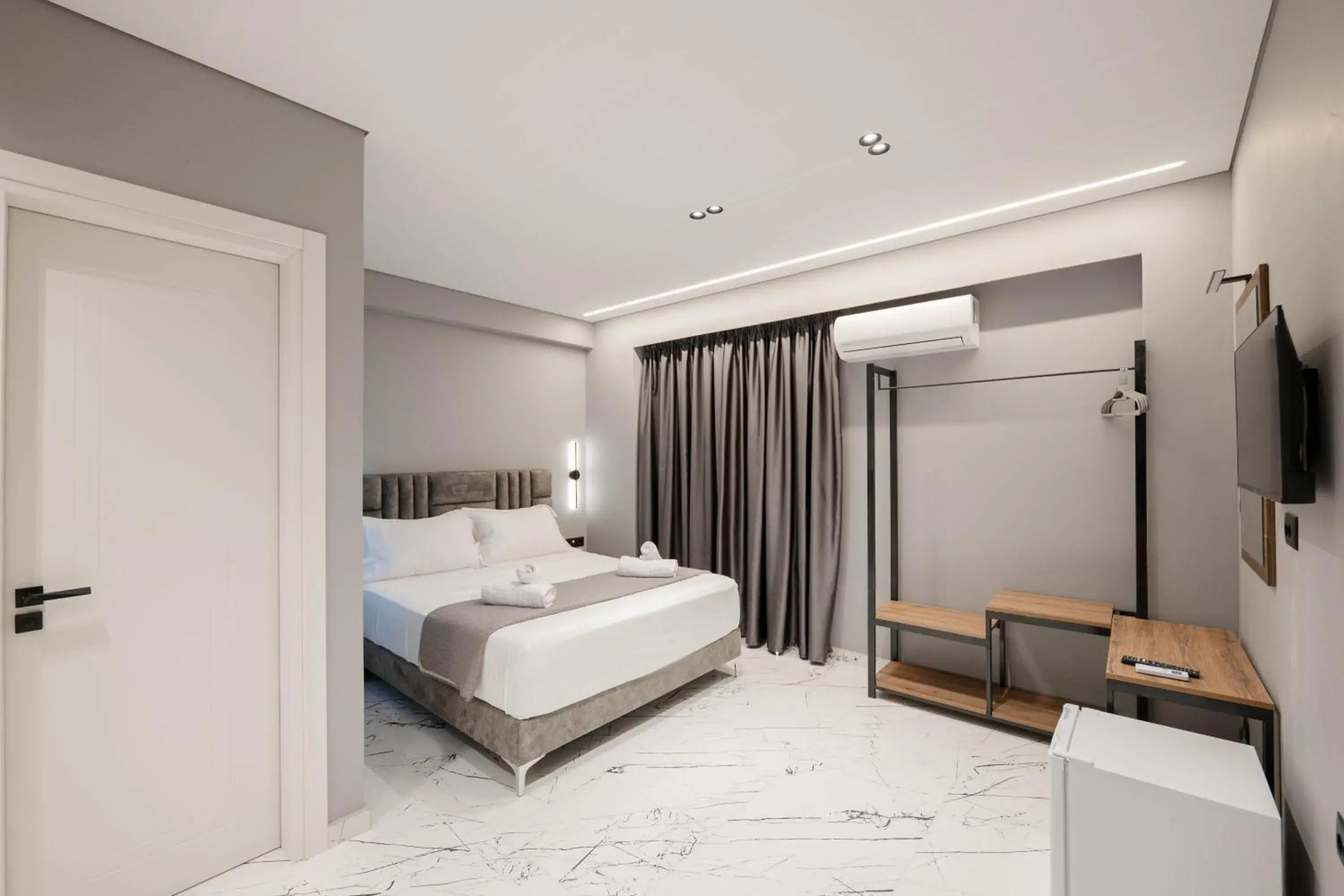 Deluxe Double Room with Balcony in Hotel Elite Sarande Deluxe Double Room with Balcony in Hotel Elite Sarande