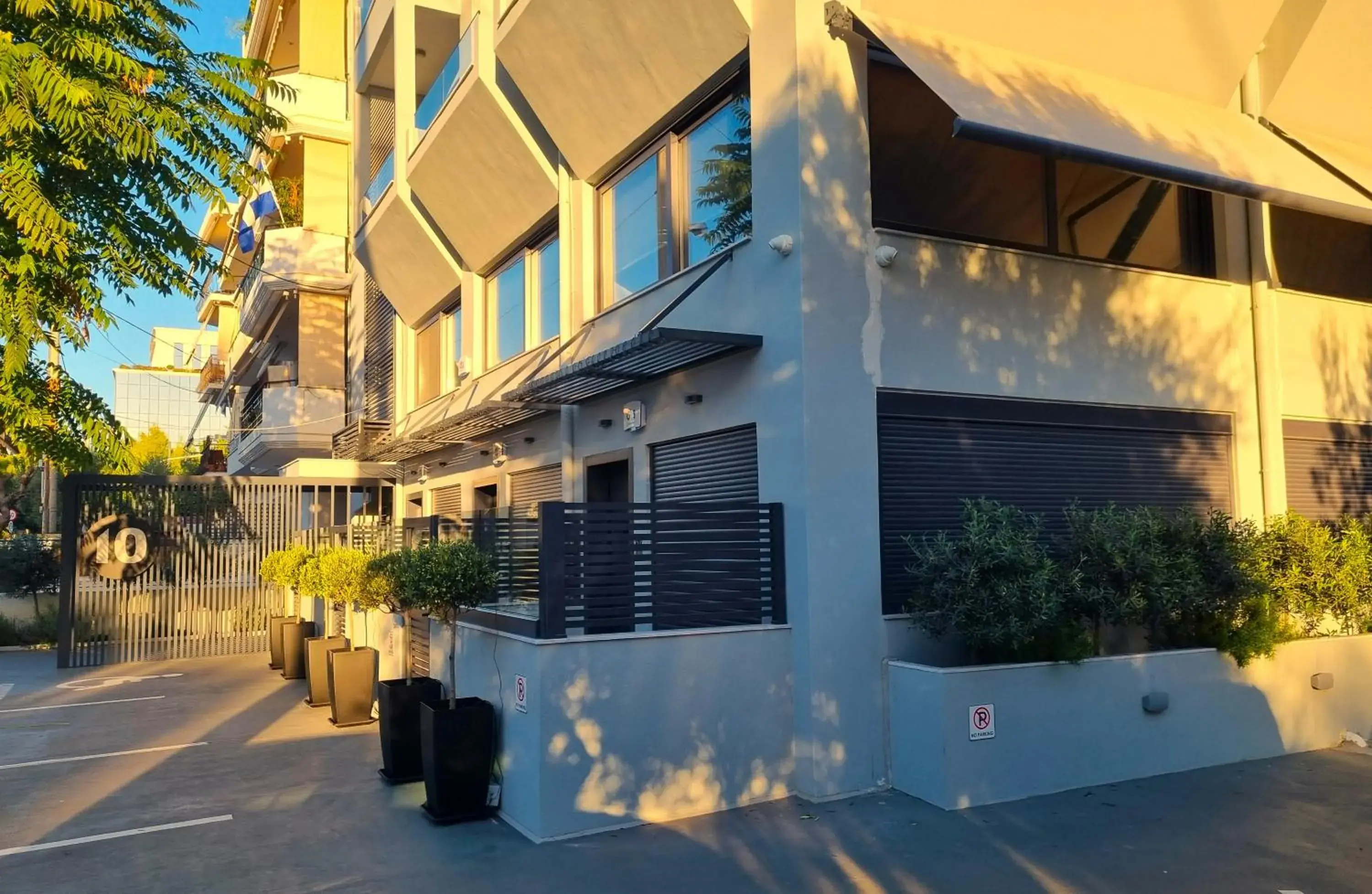 Property building in 10 Apartments & Suites Athens Property building in 10 Apartments & Suites Athens