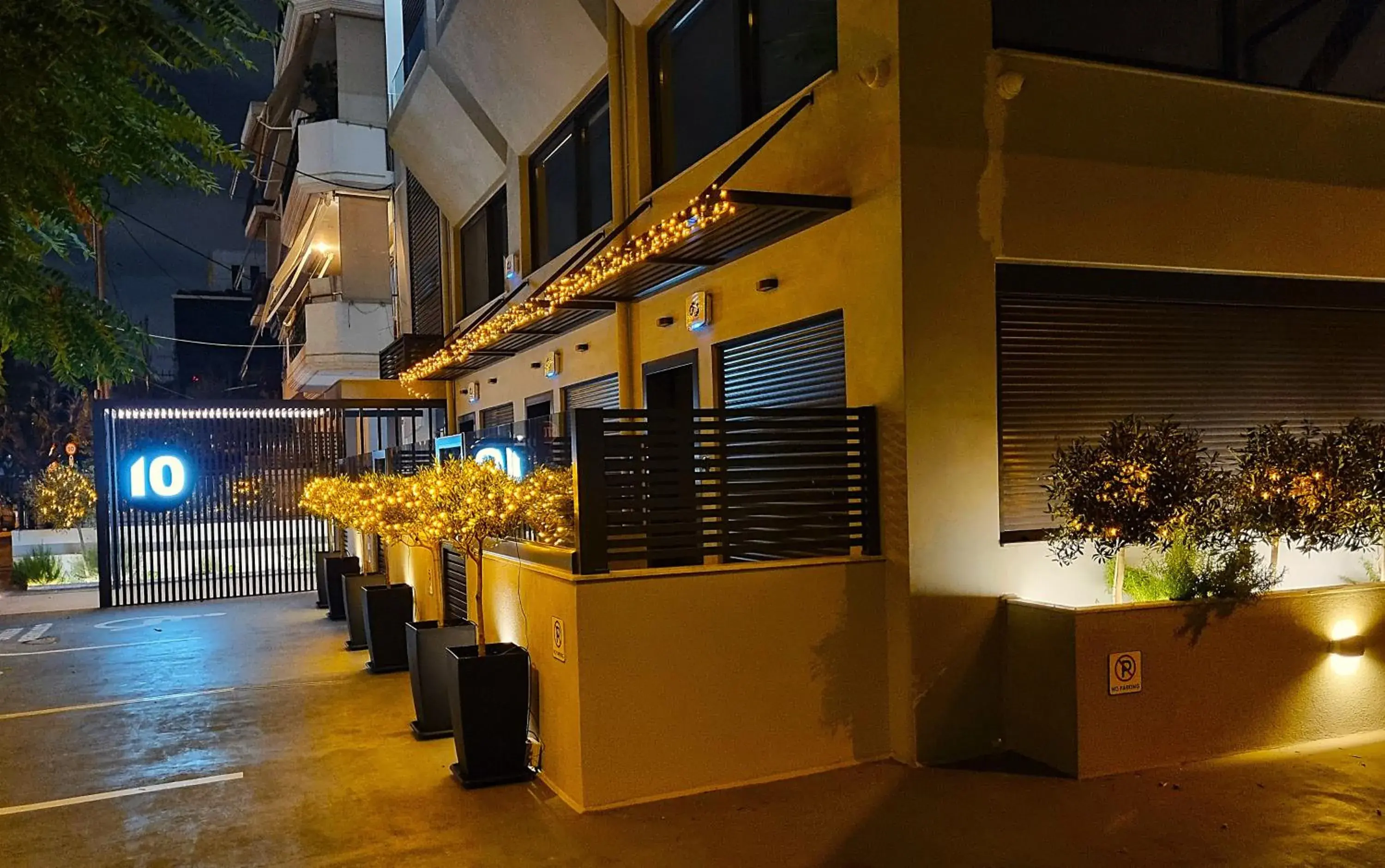 Property building in 10 Apartments & Suites Athens Property building in 10 Apartments & Suites Athens