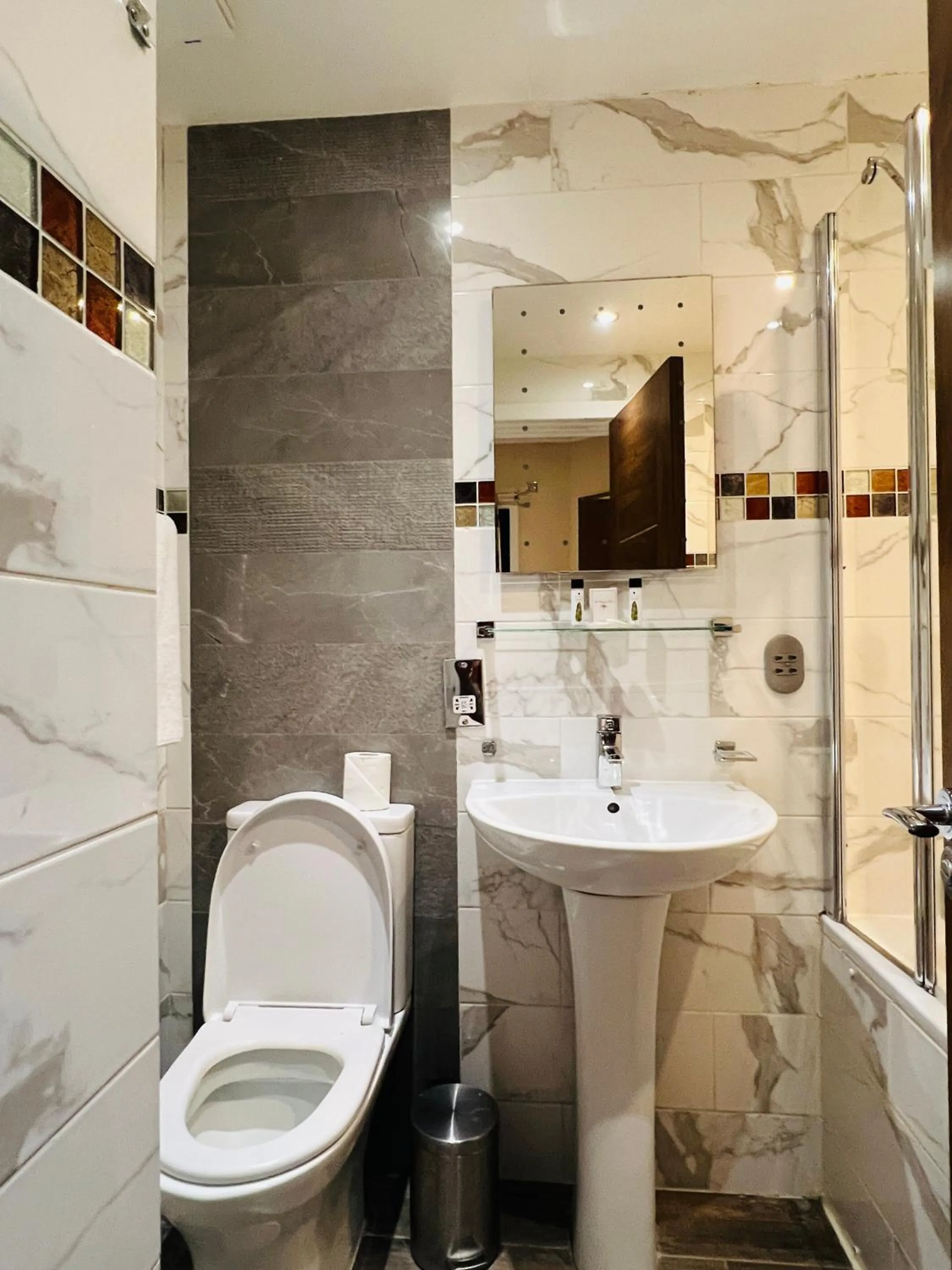 Bath in Cheshire Hotel Central London