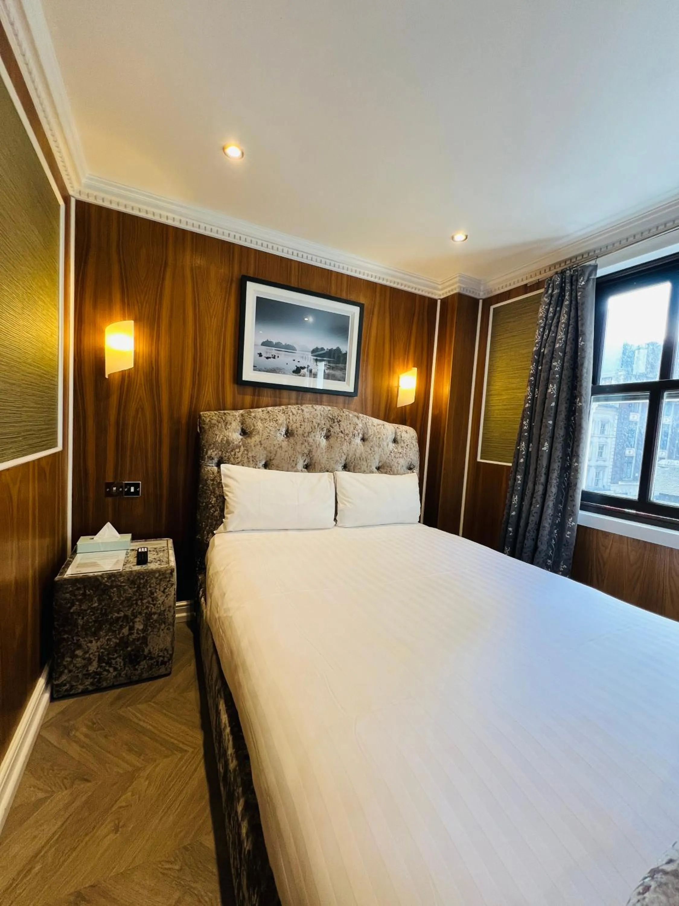 Bed in Cheshire Hotel Central London