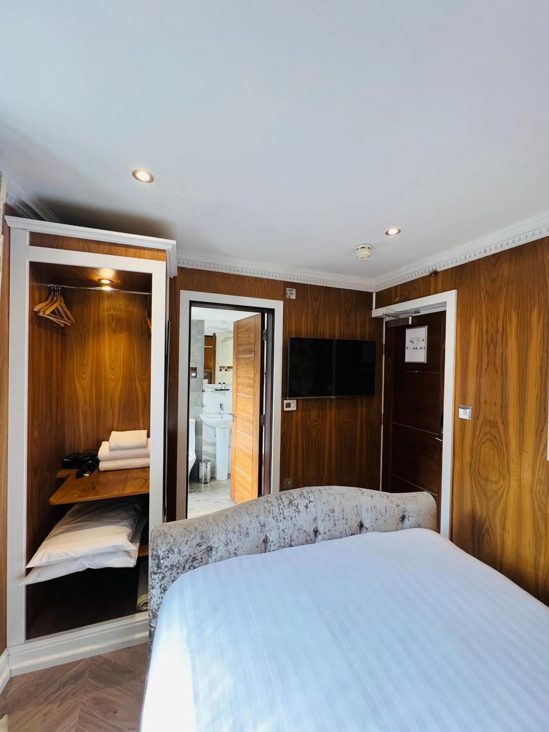 Bed in Cheshire Hotel Central London