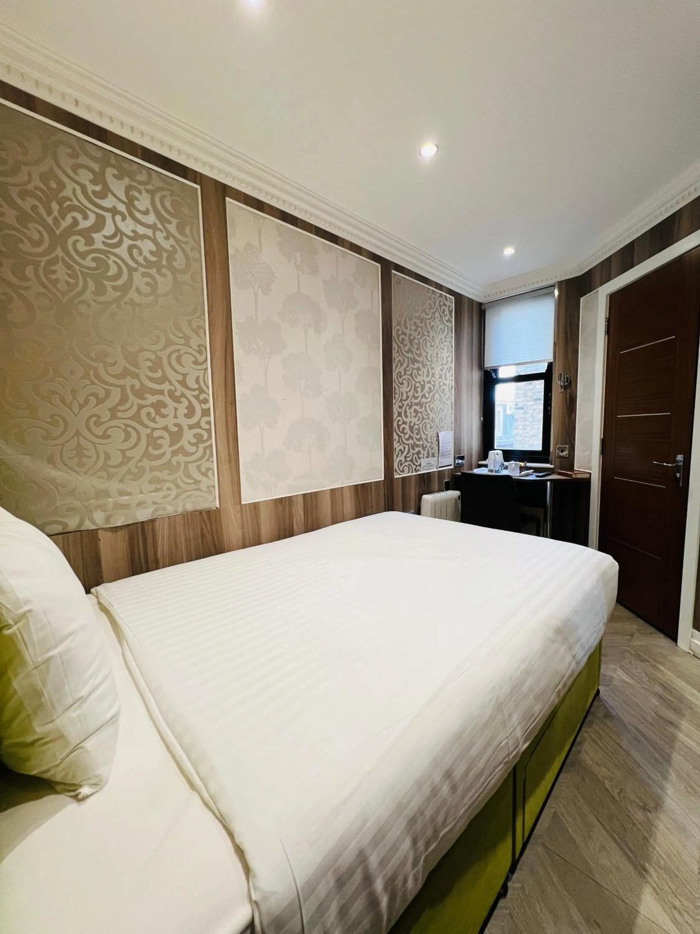 Bed in Cheshire Hotel Central London