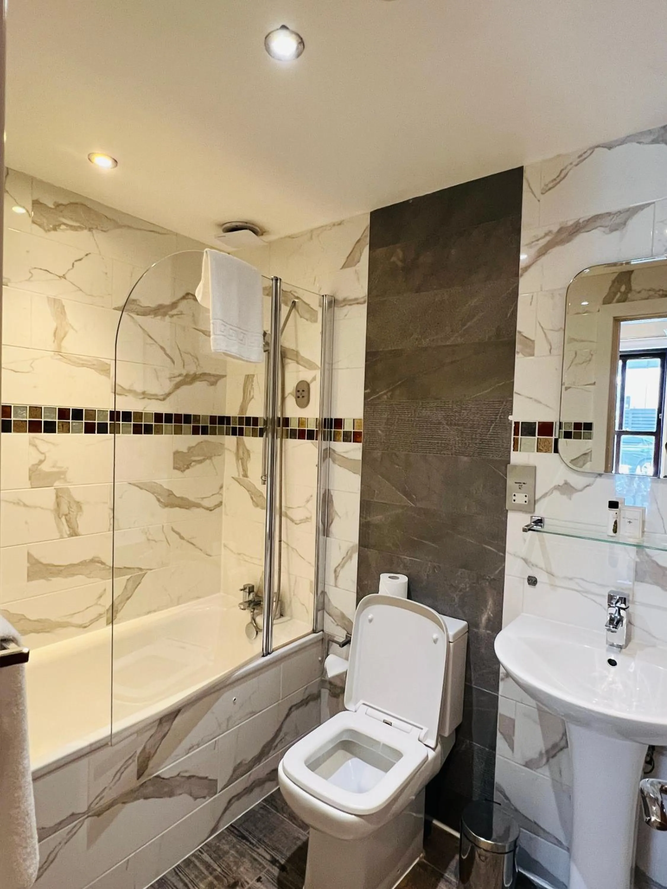 Bath in Cheshire Hotel Central London