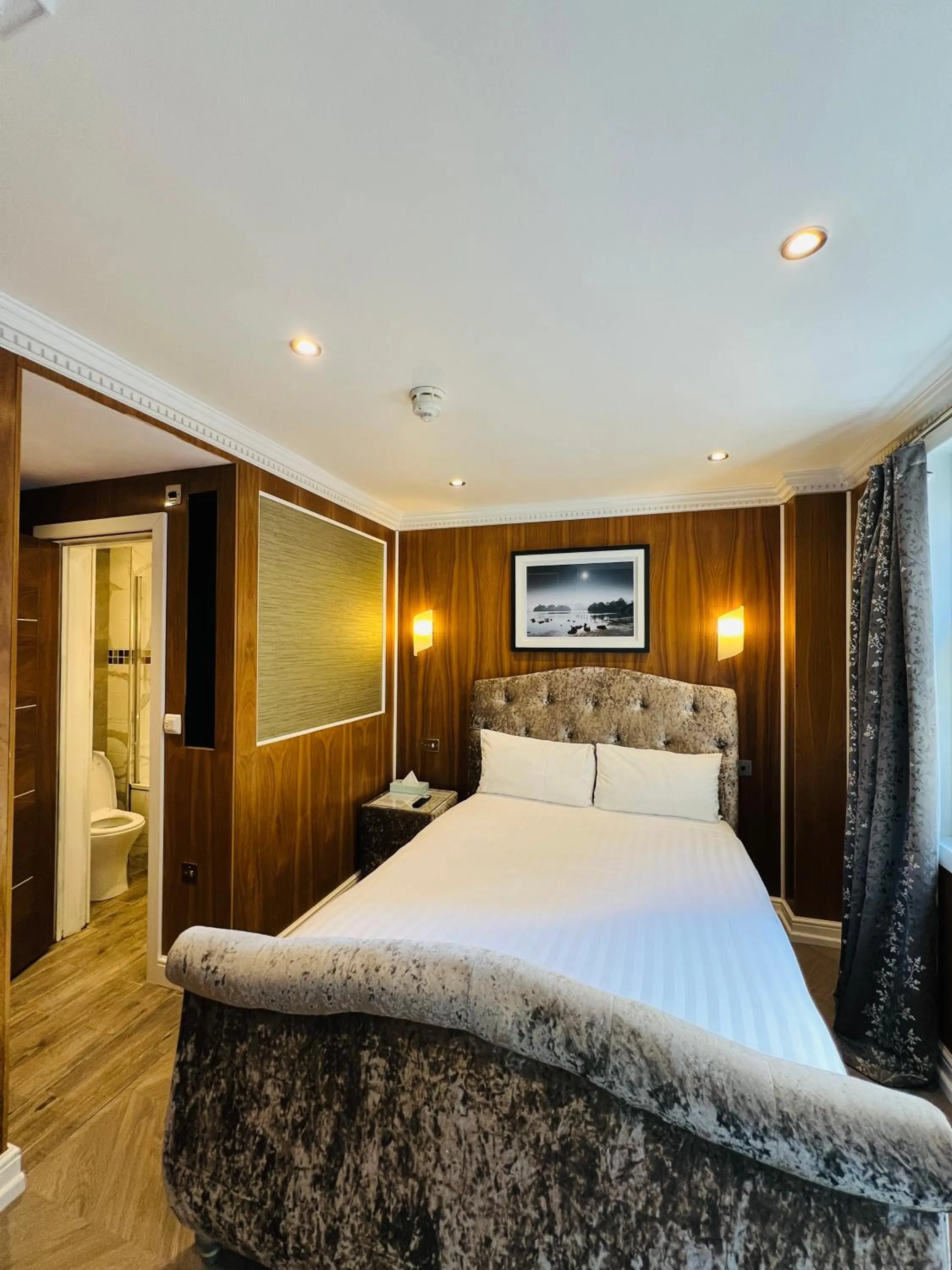 Bed in Cheshire Hotel Central London