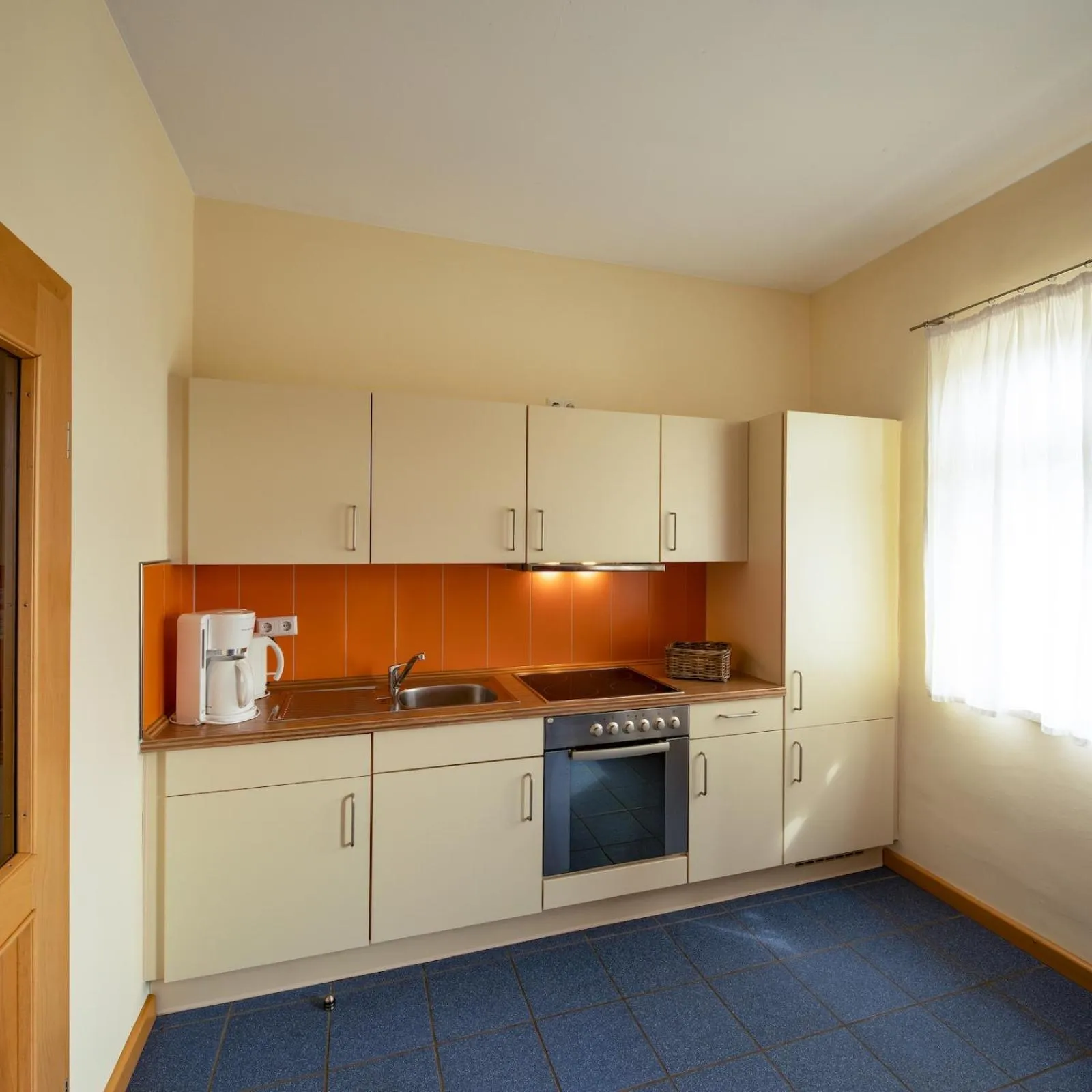 Kitchen or kitchenette in Biohotel Stiftsgut Wilhelmsglücksbrunn