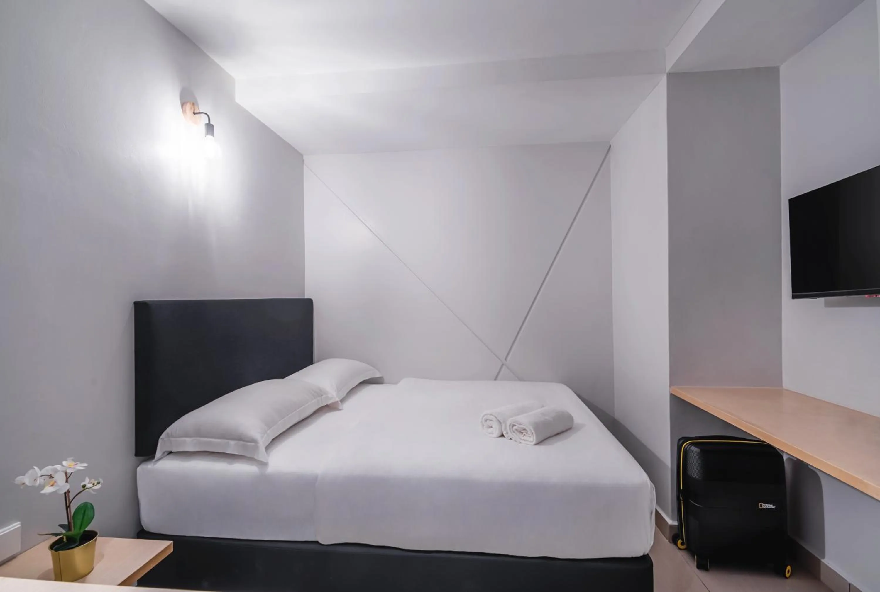 Bedroom, Bed in HAKO XPRESS TAMPOI