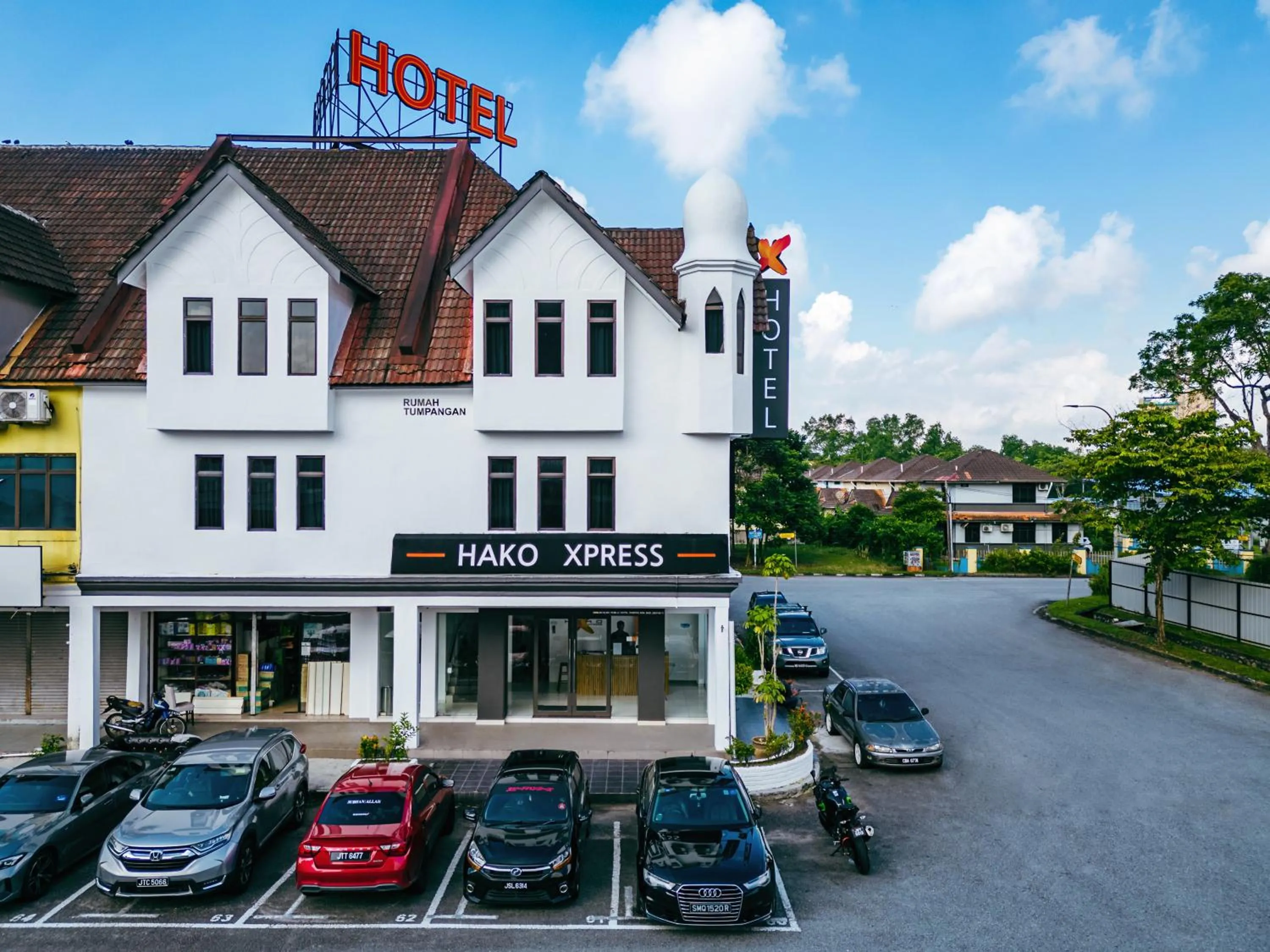 Property building in HAKO XPRESS TAMPOI