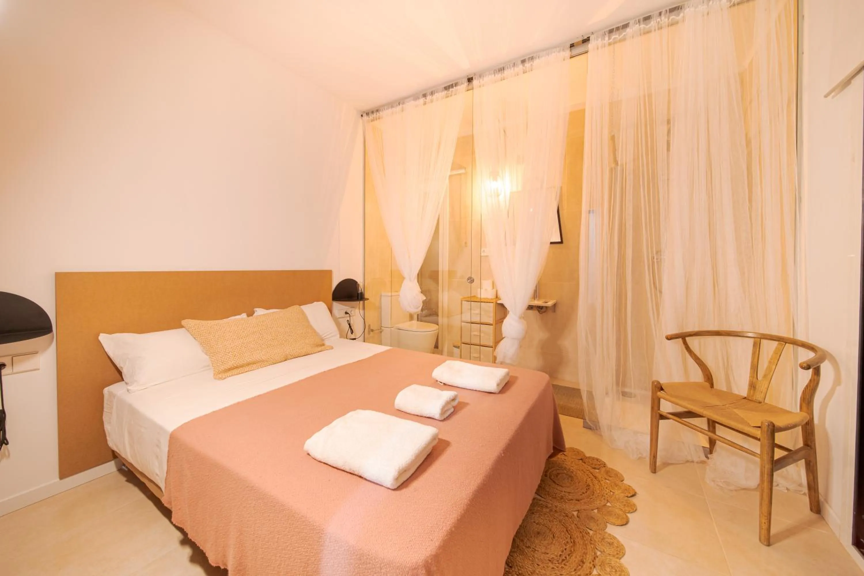 Deluxe Double Room with Balcony in Sitges Beach Hostal