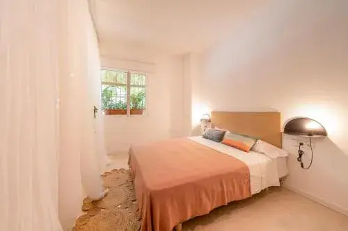 Deluxe Double Room with Shower in Sitges Beach Hostal Deluxe Double Room with Shower in Sitges Beach Hostal