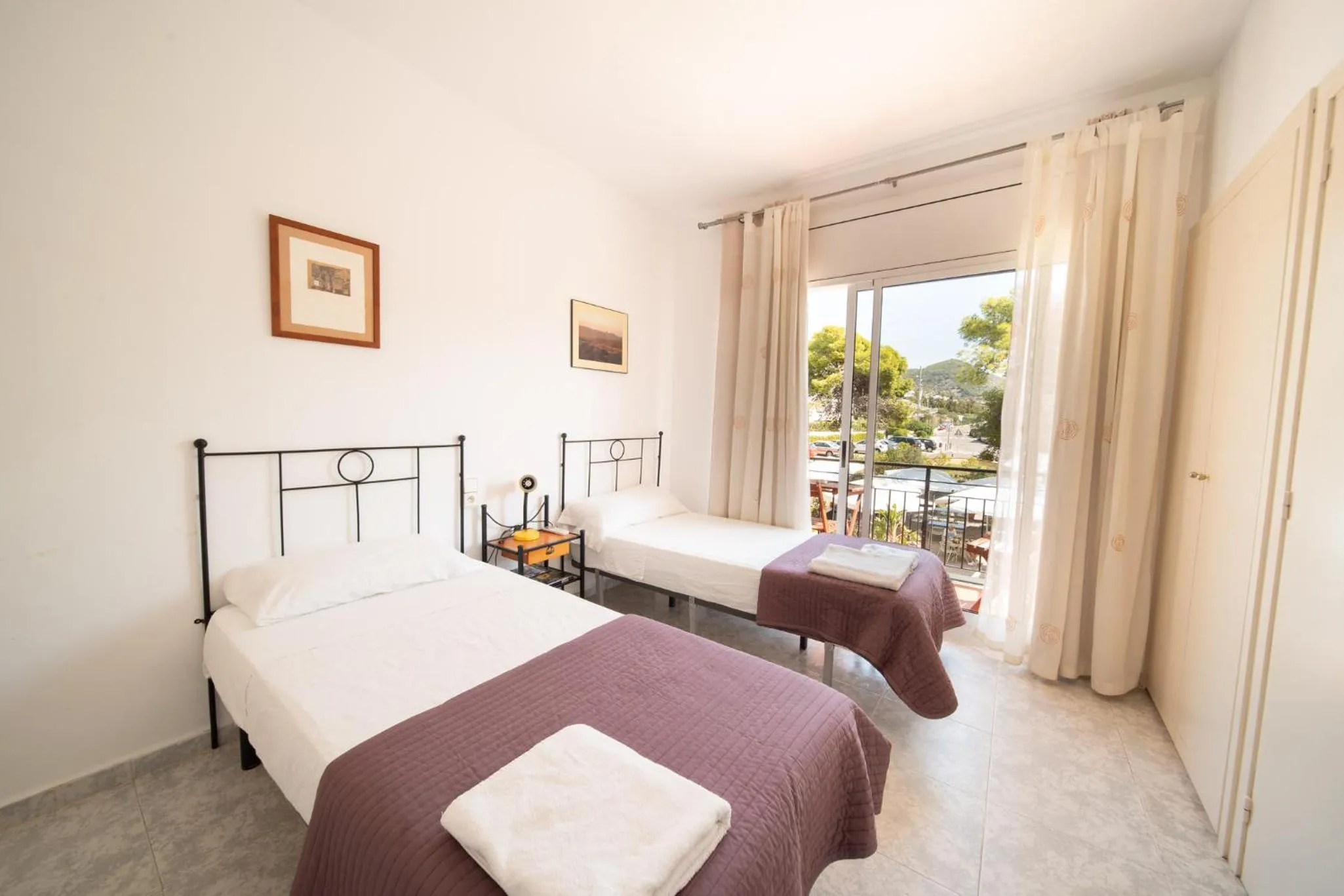 Twin Room with Balcony in Sitges Beach Hostal