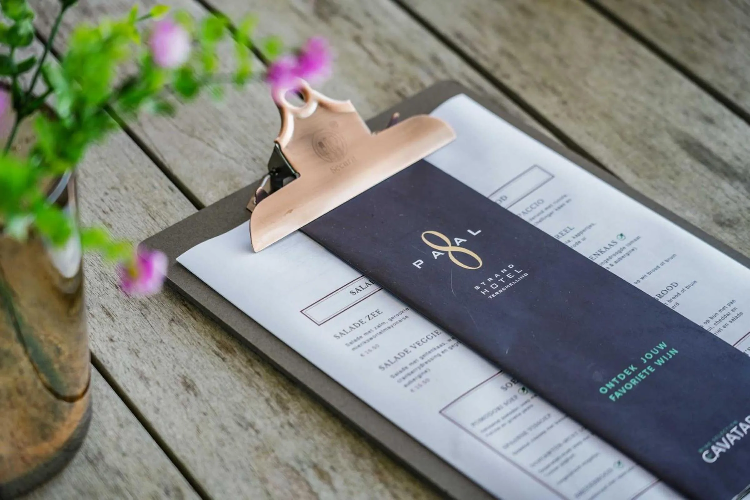 Restaurant/places to eat in Paal 8 Hotel aan Zee