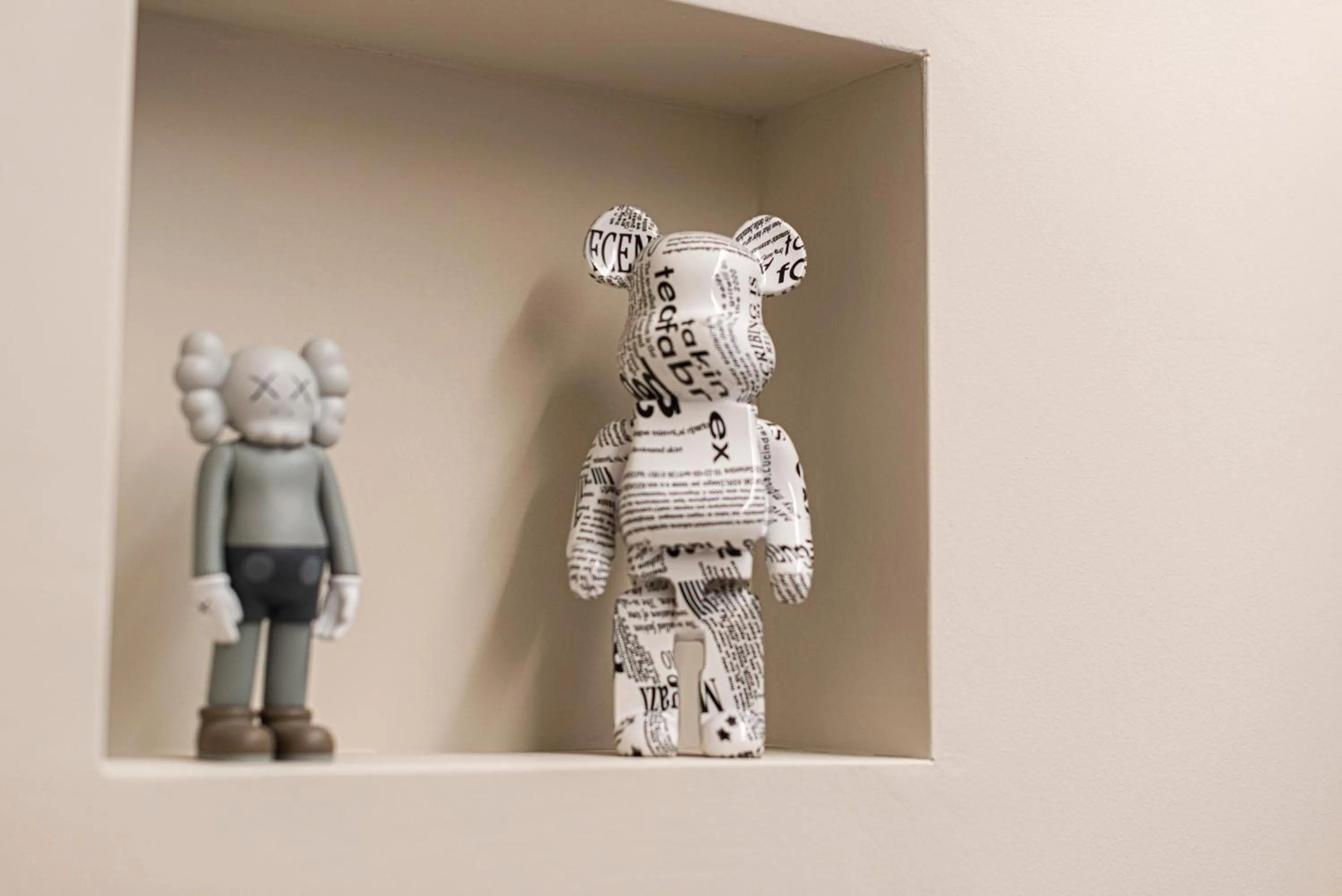 Decorative detail in Tornabuoni Place by Mmega