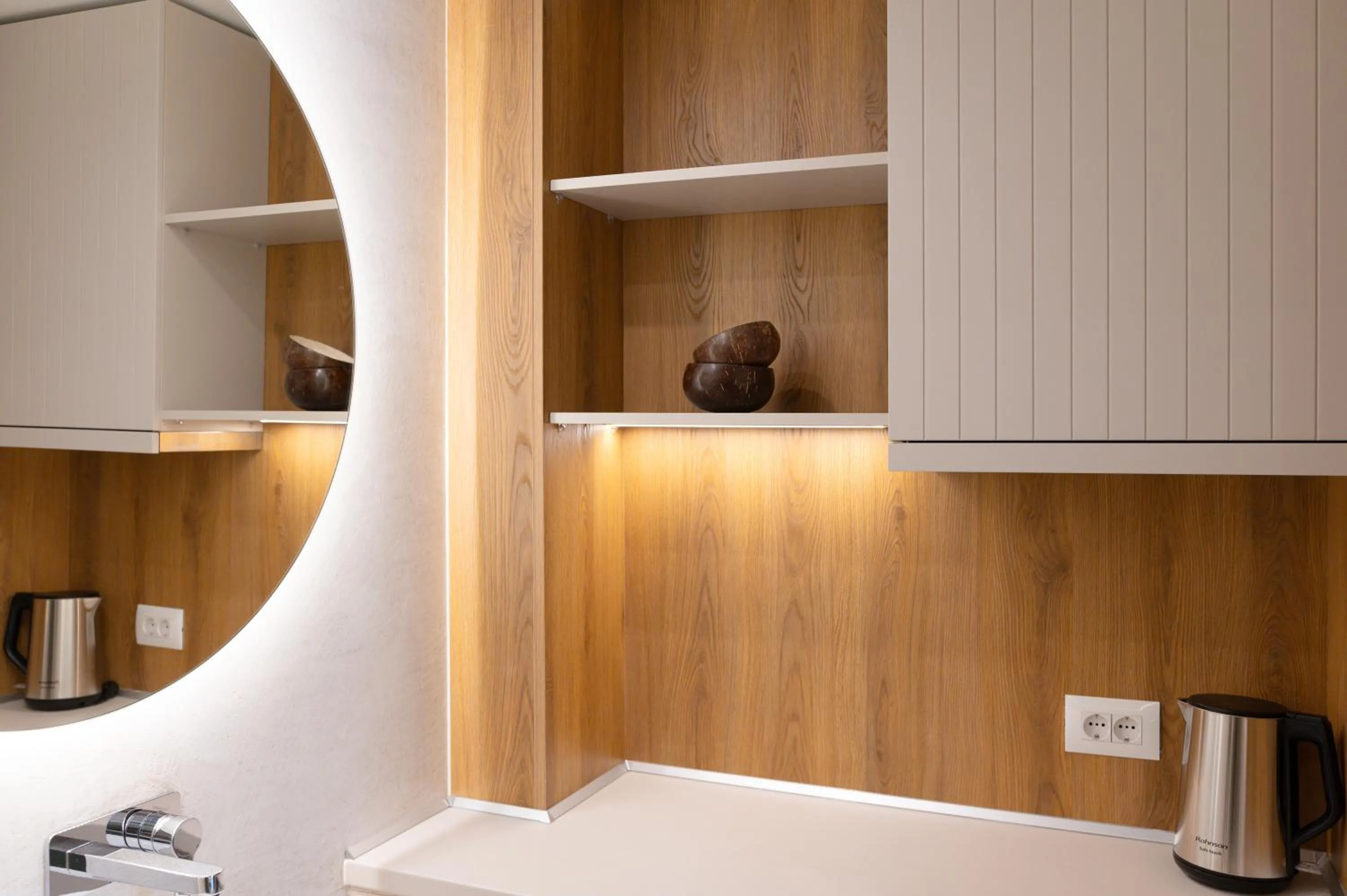 Coffee/tea facilities in Sunrise SeaSide Suites