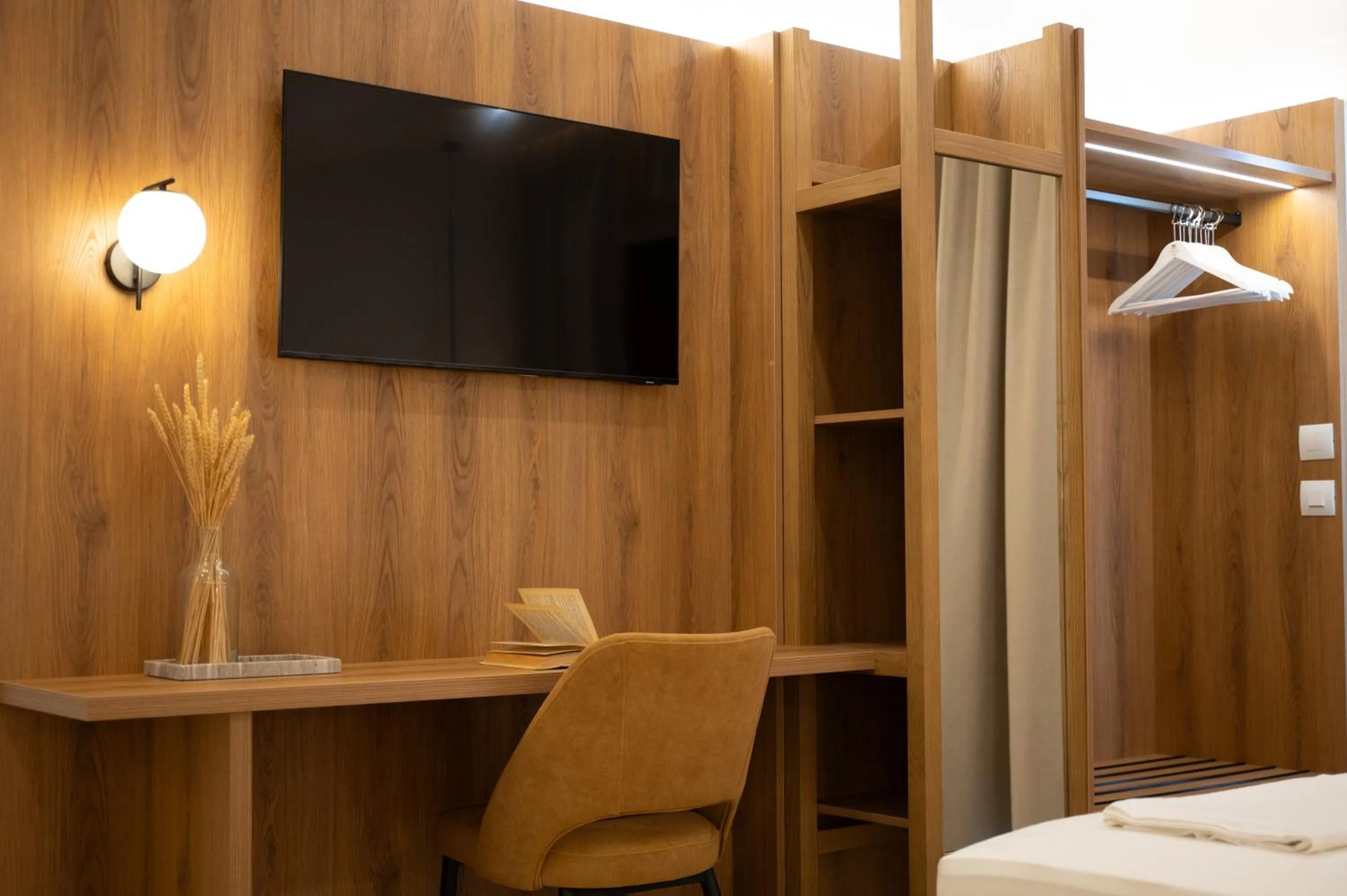 TV and multimedia, Bed in Sunrise SeaSide Suites