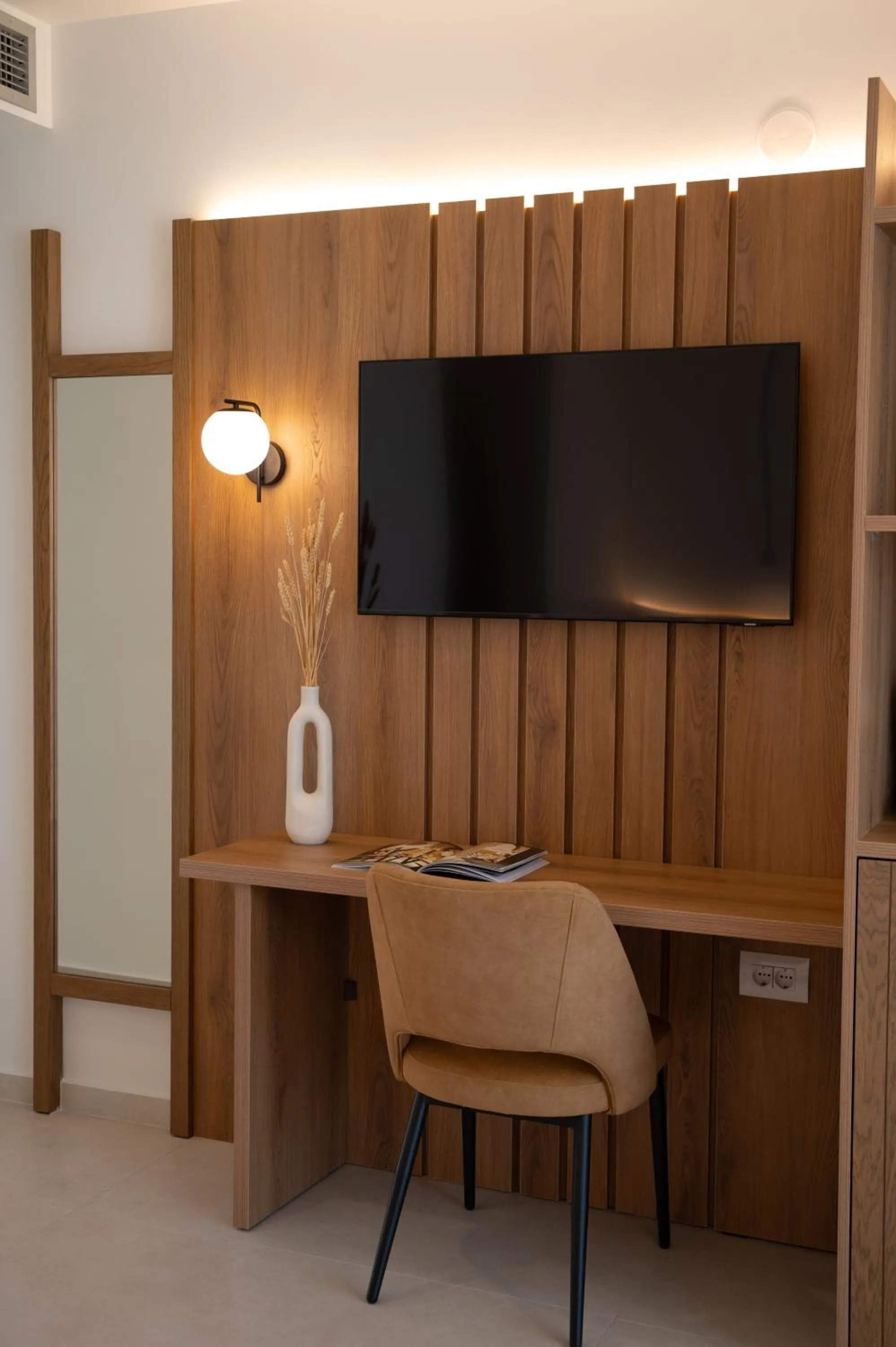 TV and multimedia in Sunrise SeaSide Suites