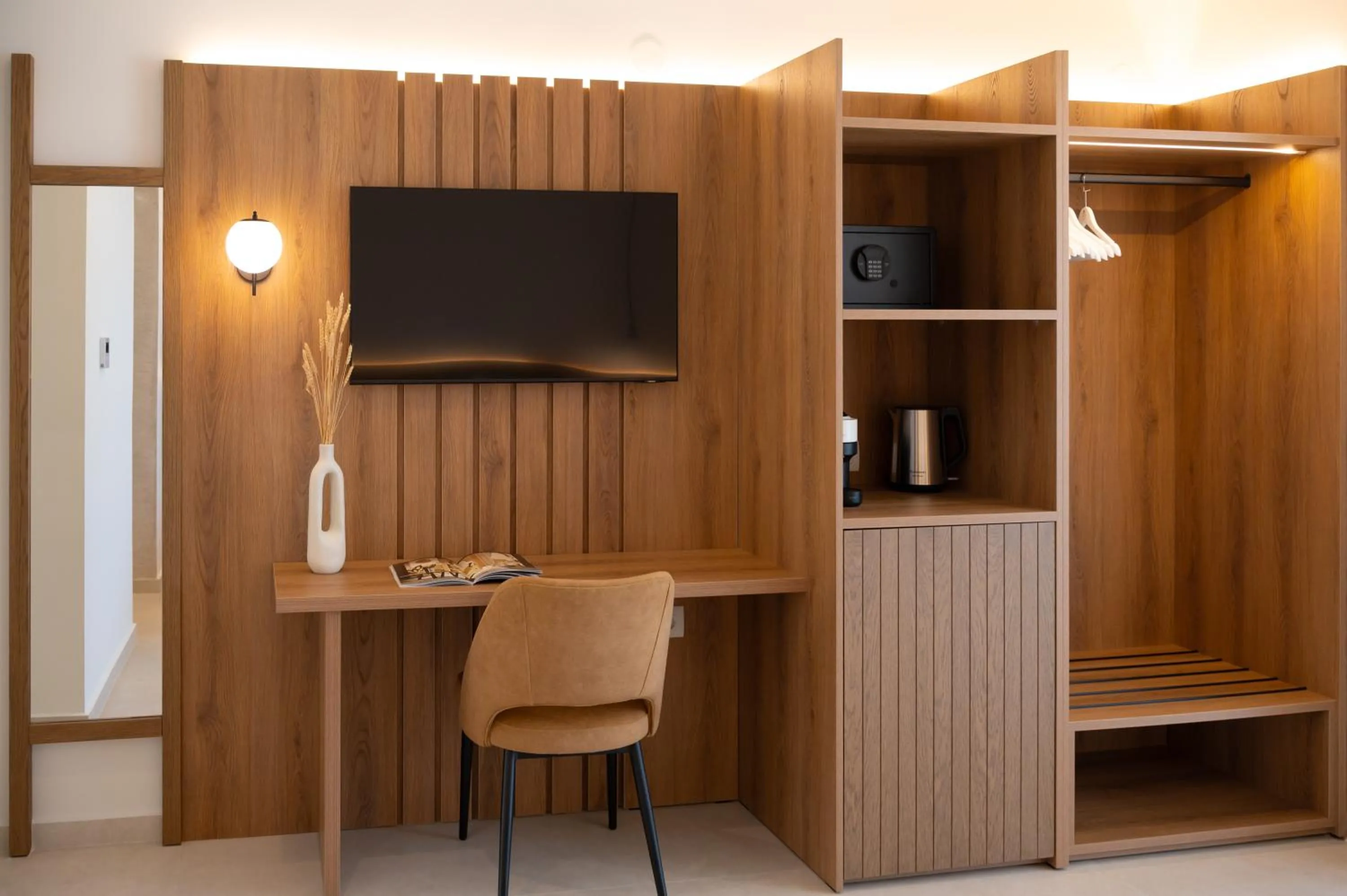 TV and multimedia in Sunrise SeaSide Suites