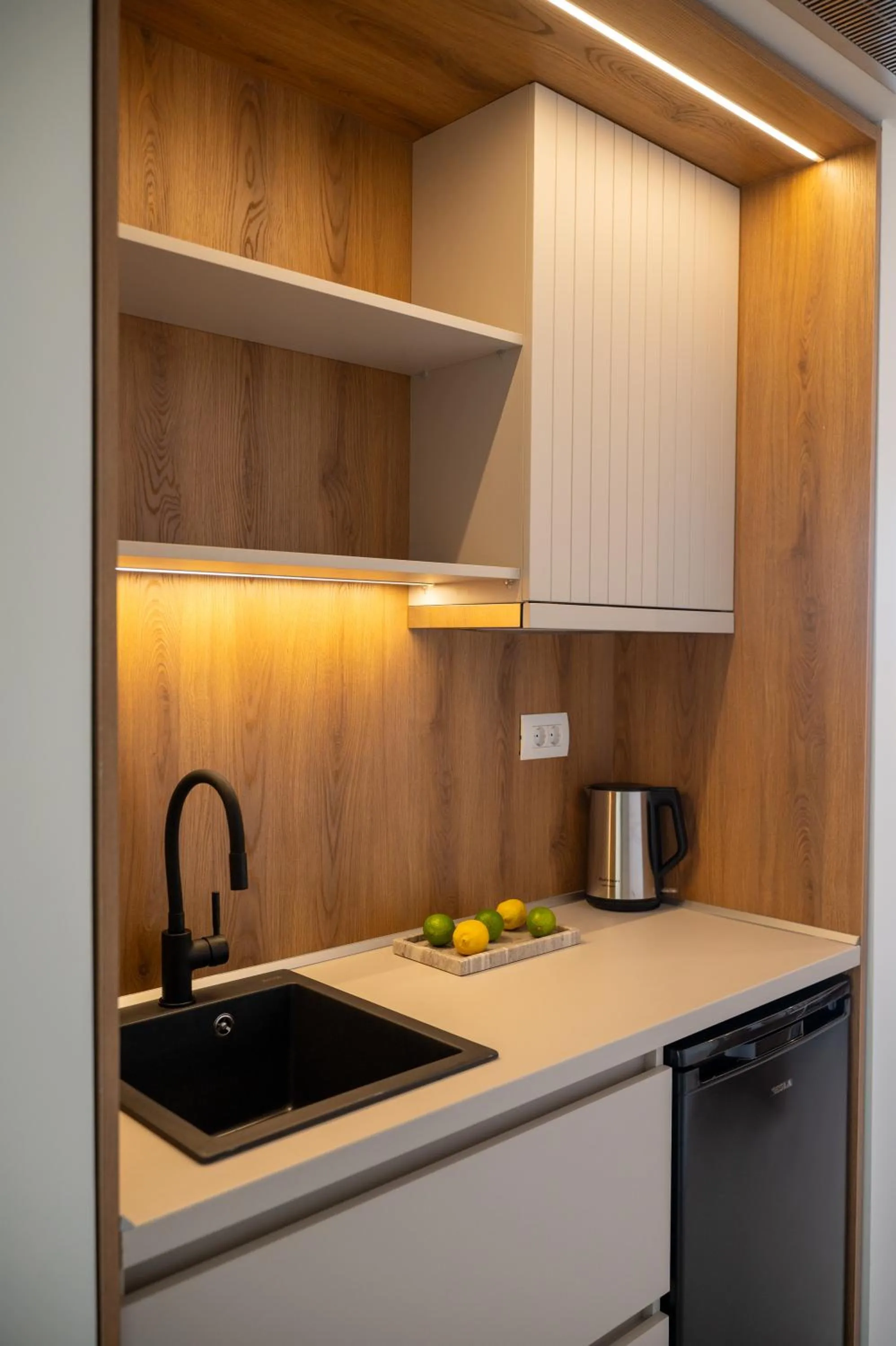 Coffee/tea facilities in Sunrise SeaSide Suites